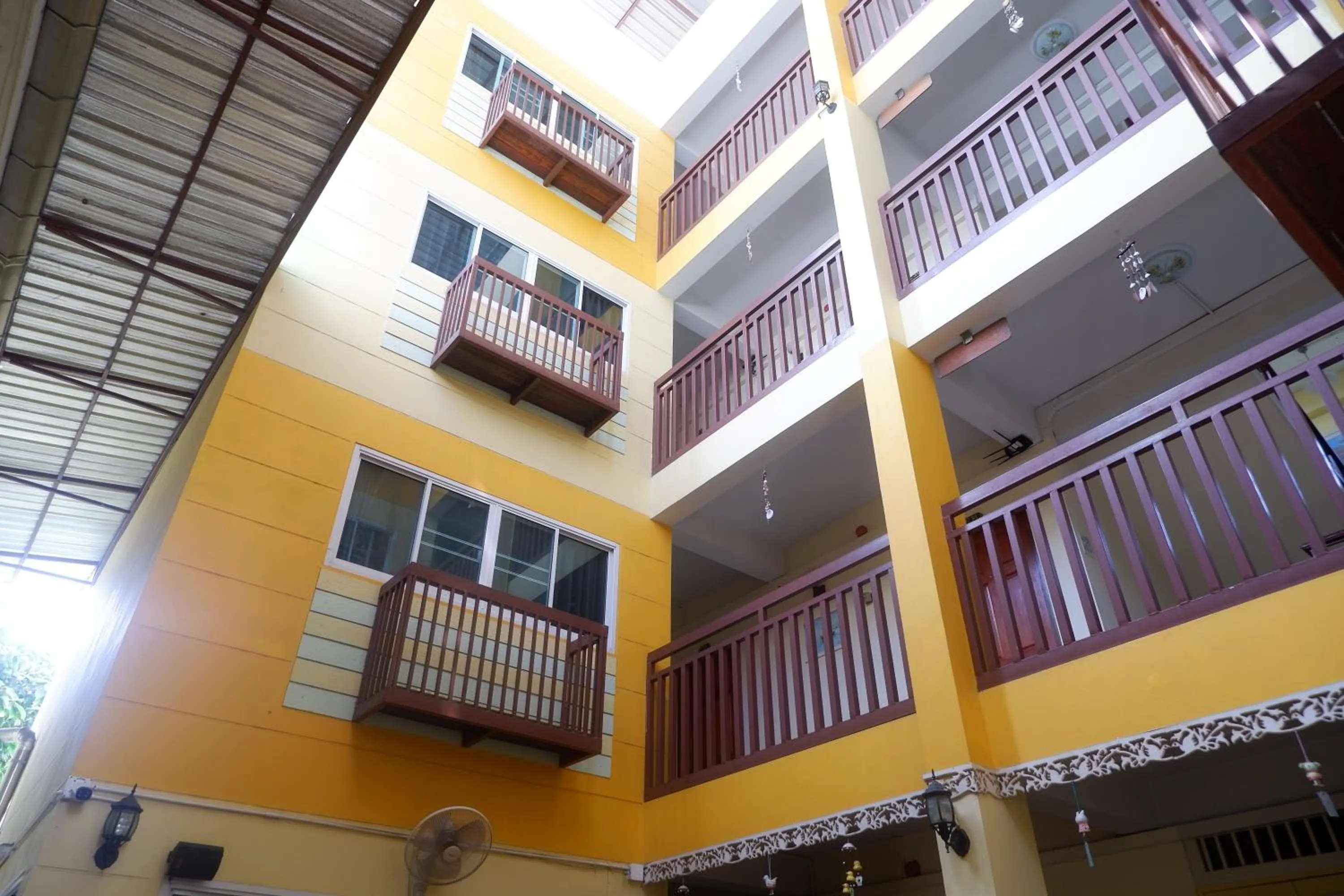 Property building in Samsen Sam Place