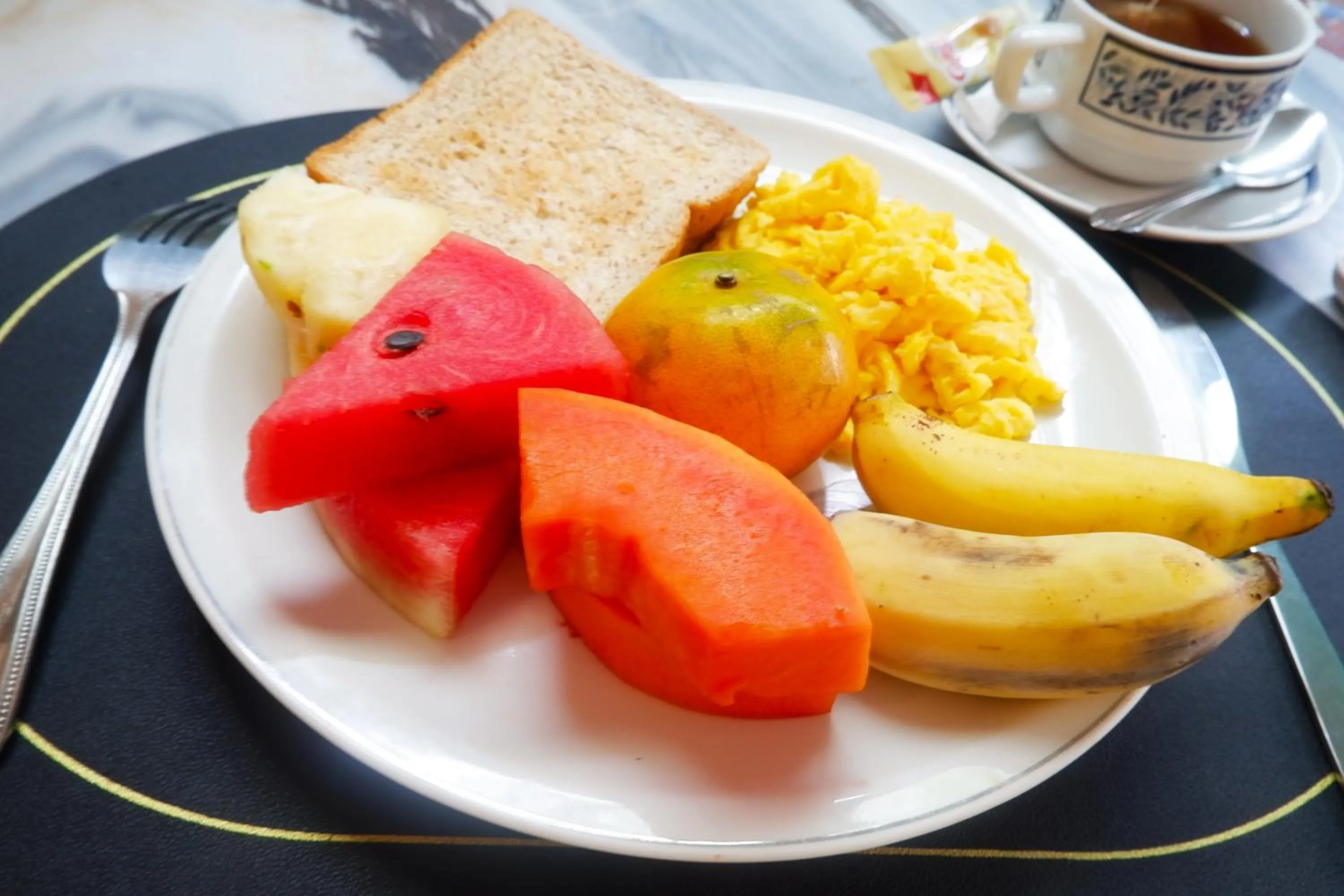 Food and drinks in Samsen Sam Place