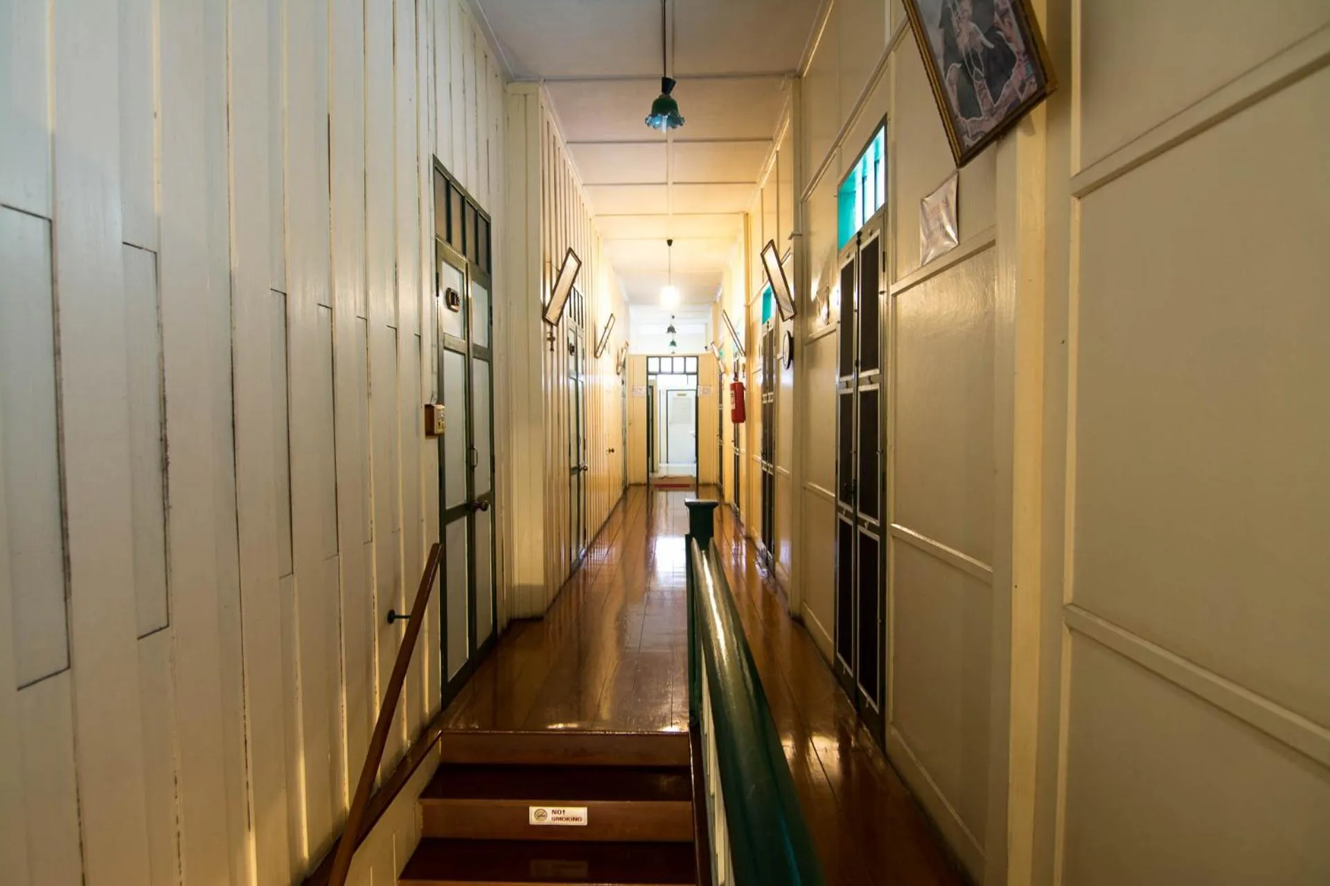 Property building in Samsen Sam Place