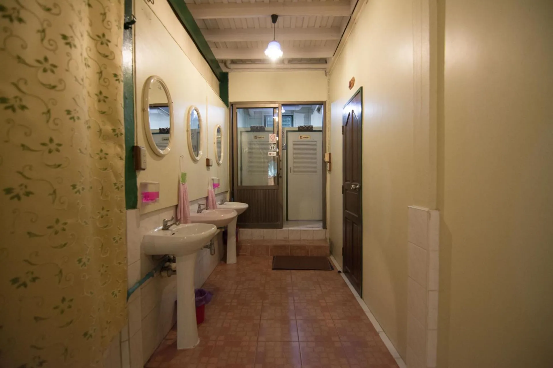 Bathroom in Samsen Sam Place