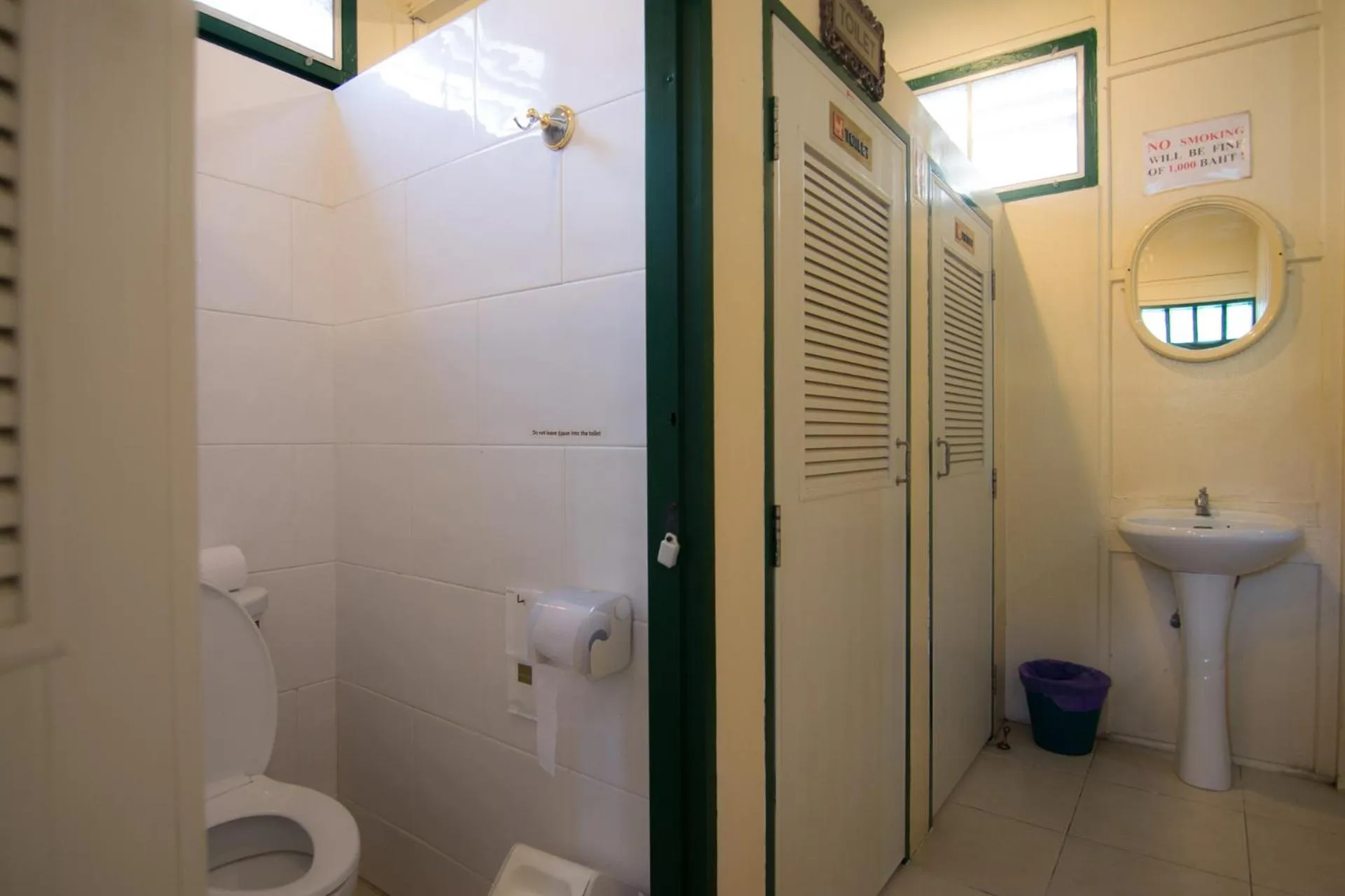 Bathroom in Samsen Sam Place