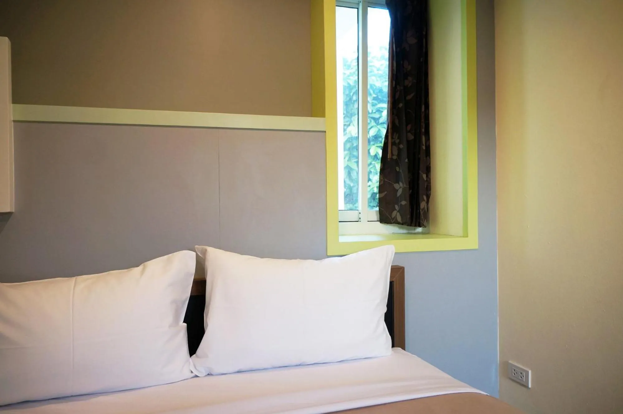 Bedroom, Bed in Samsen Sam Place