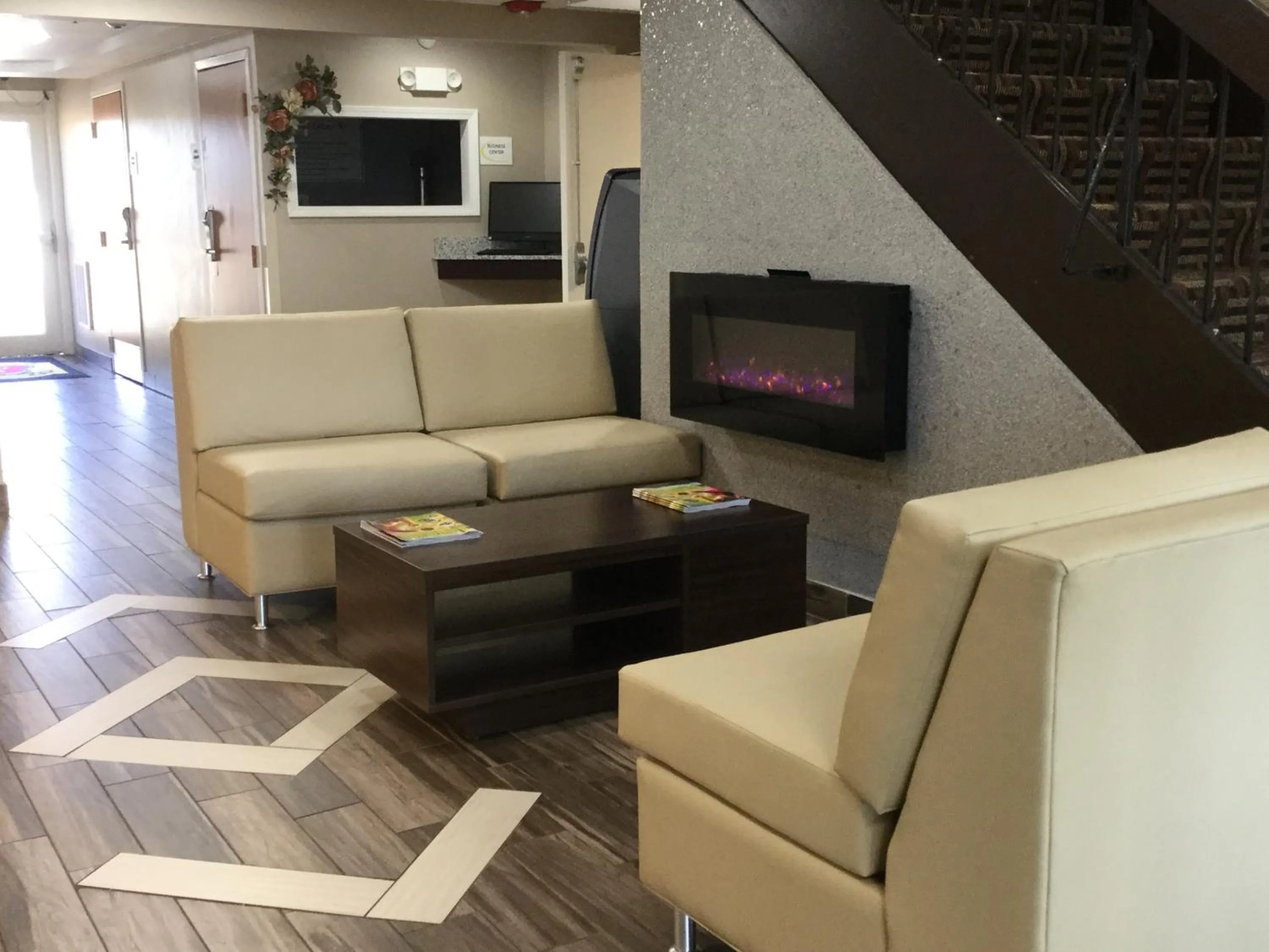 Lobby or reception in Super 8 by Wyndham South Holland