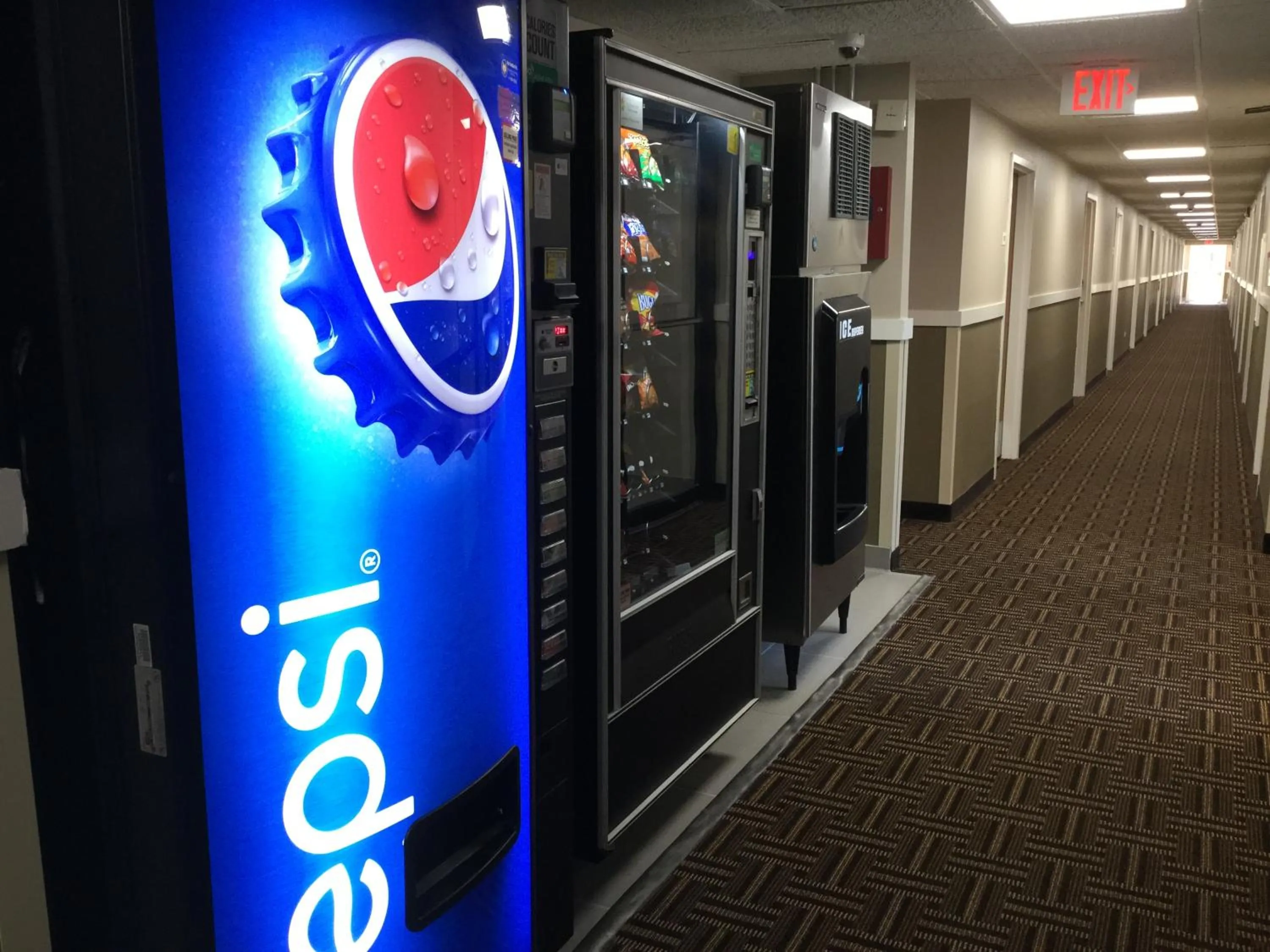 Food in Super 8 by Wyndham South Holland