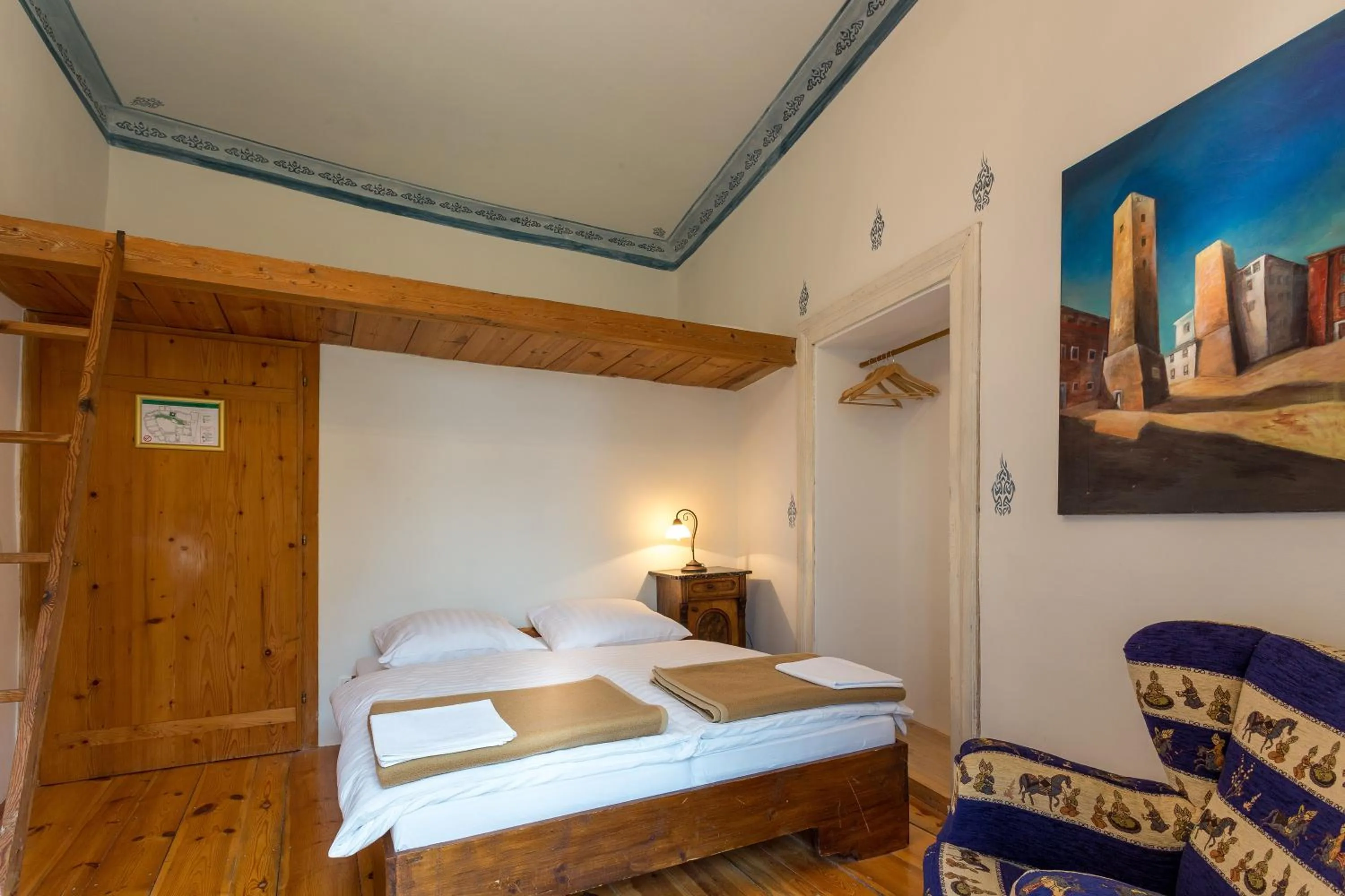 Photo of the whole room, Bed in Burg Plankenstein