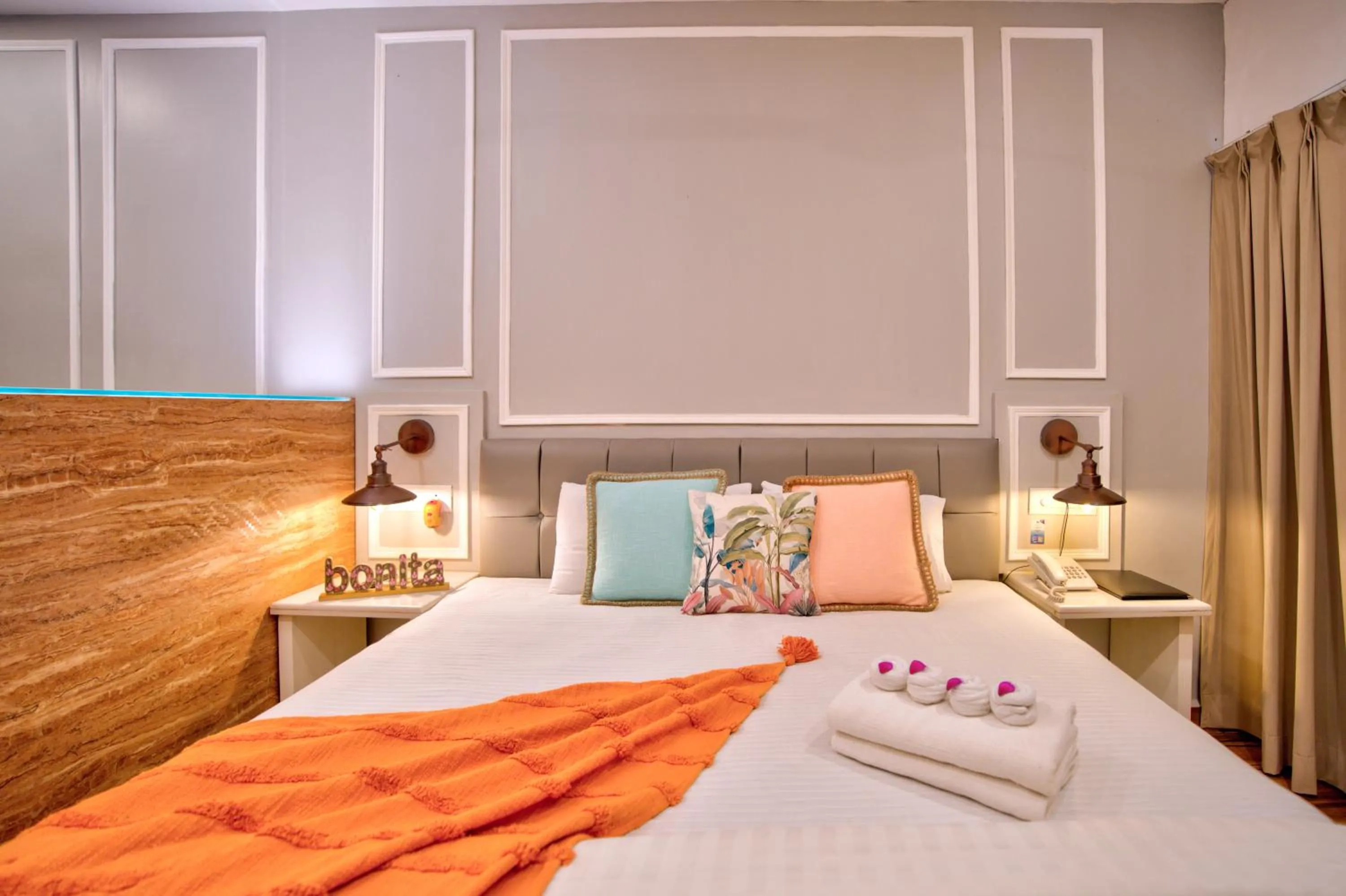 Bed in Lemonmint Svelton Manor