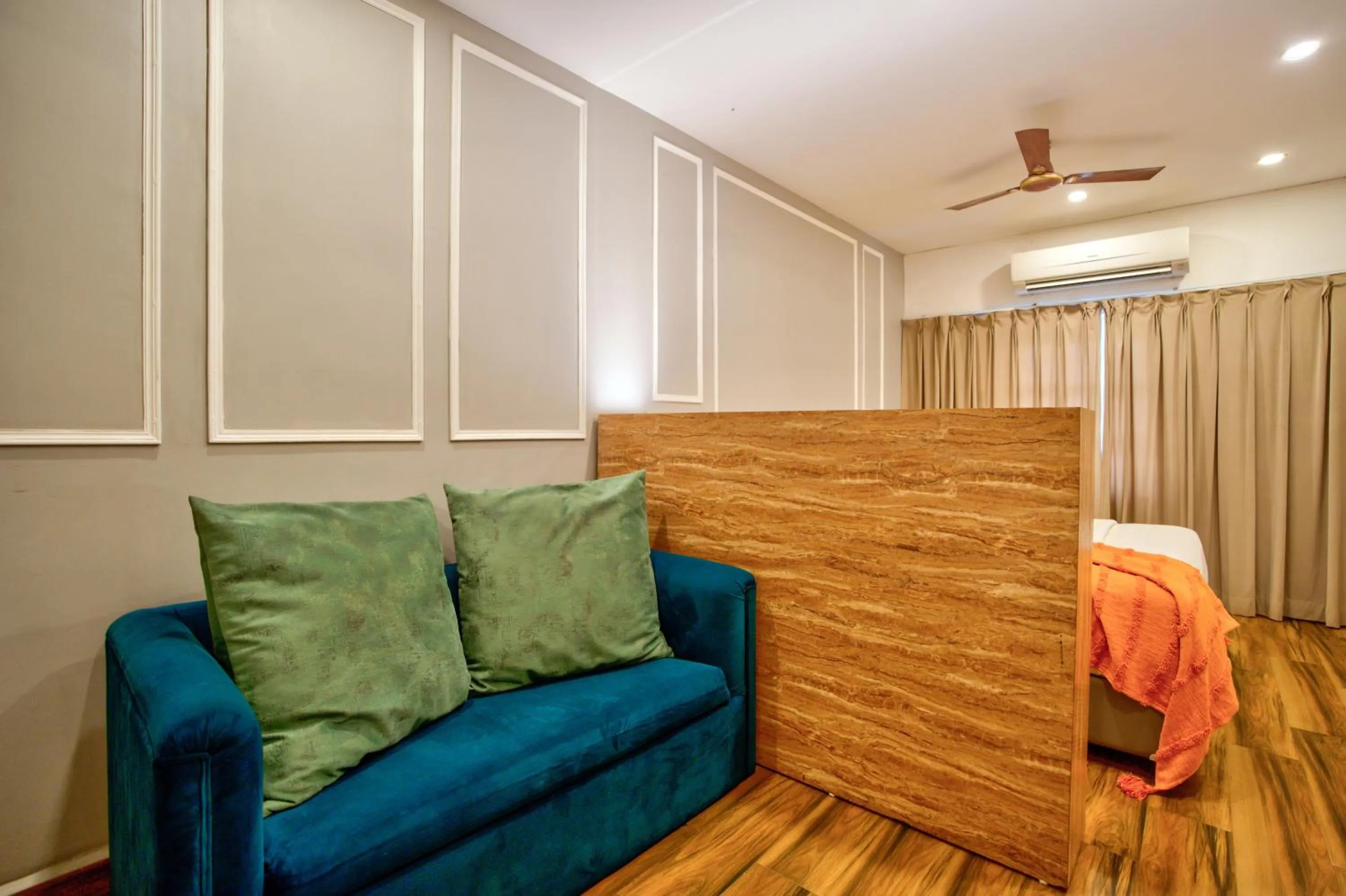 Lemonmint Svelton Manor