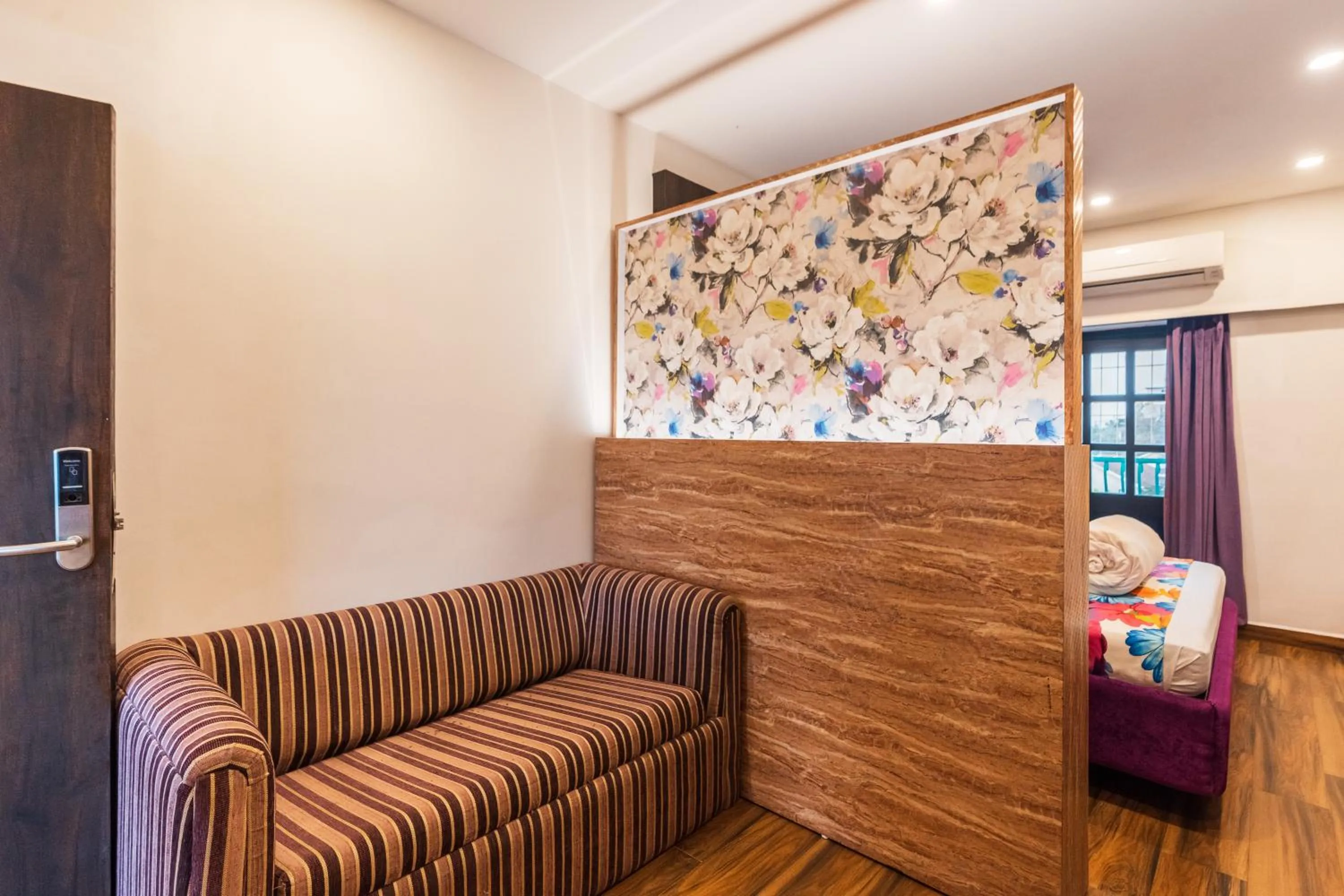 Lemonmint Svelton Manor