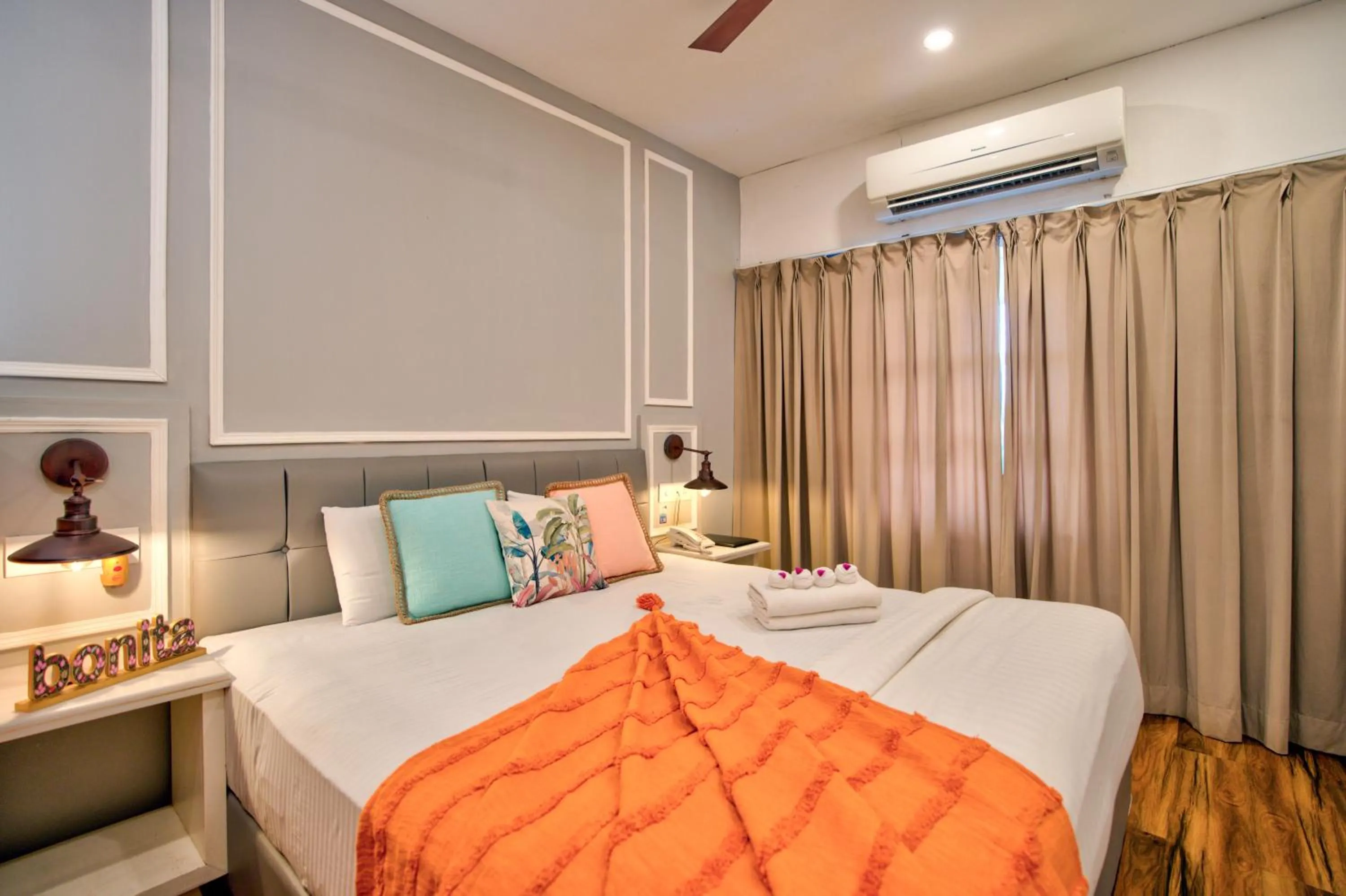 Bed in Lemonmint Svelton Manor