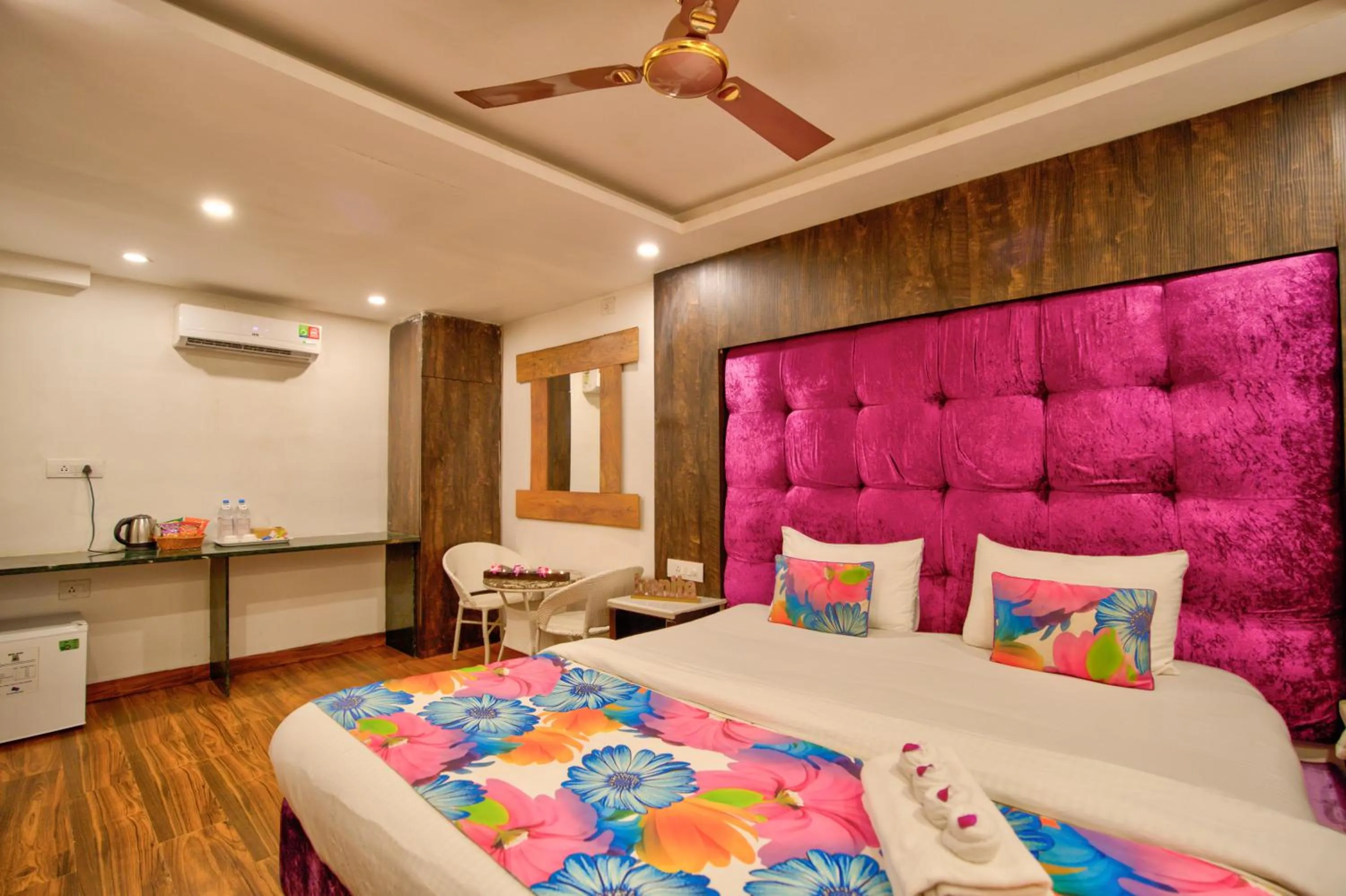 Bed in Lemonmint Svelton Manor