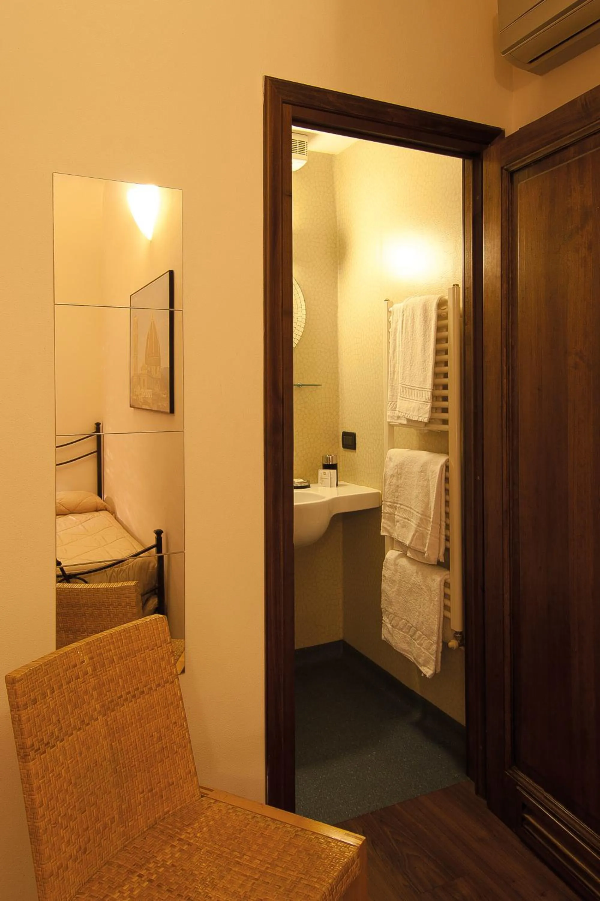 Bathroom, Bed in B&B Arco Antico