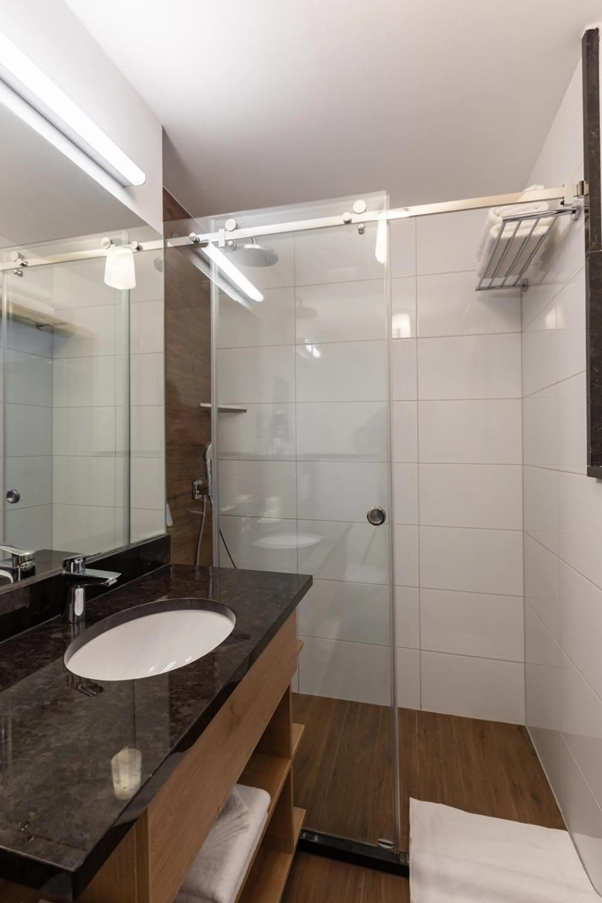 Shower in Urpí­n City Residence