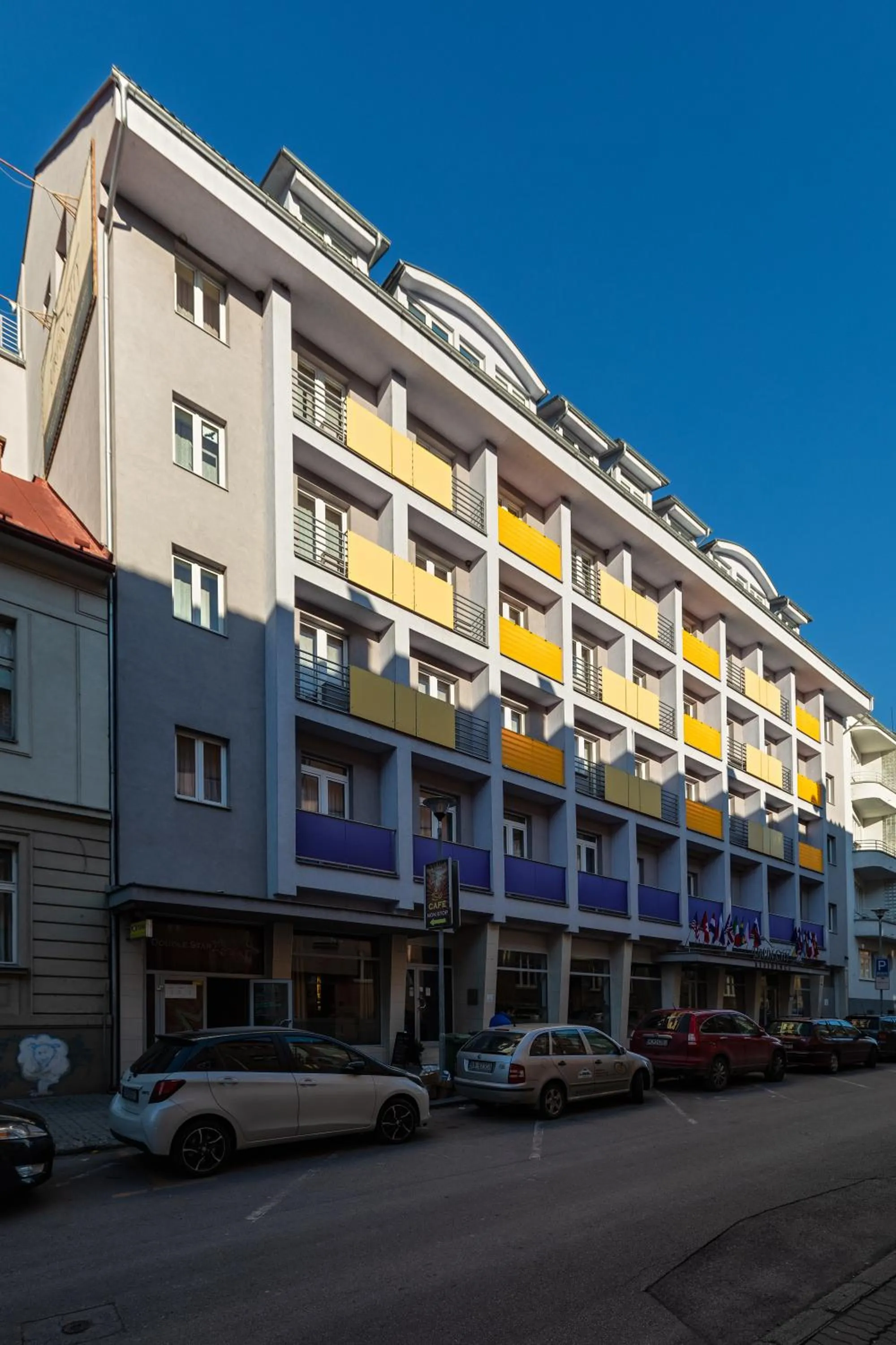Facade/entrance in Urpí­n City Residence