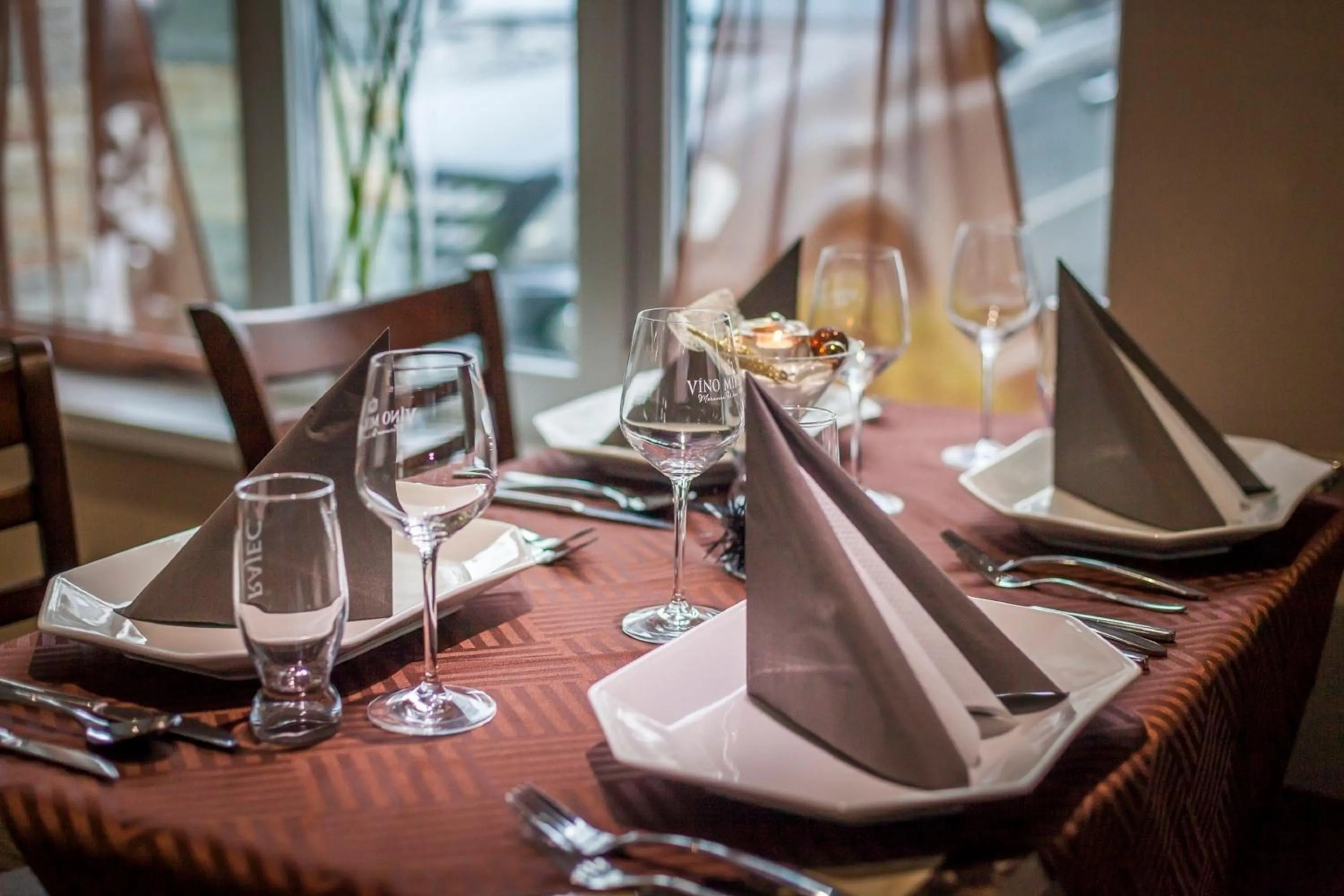 Restaurant/places to eat in Hotel Sun