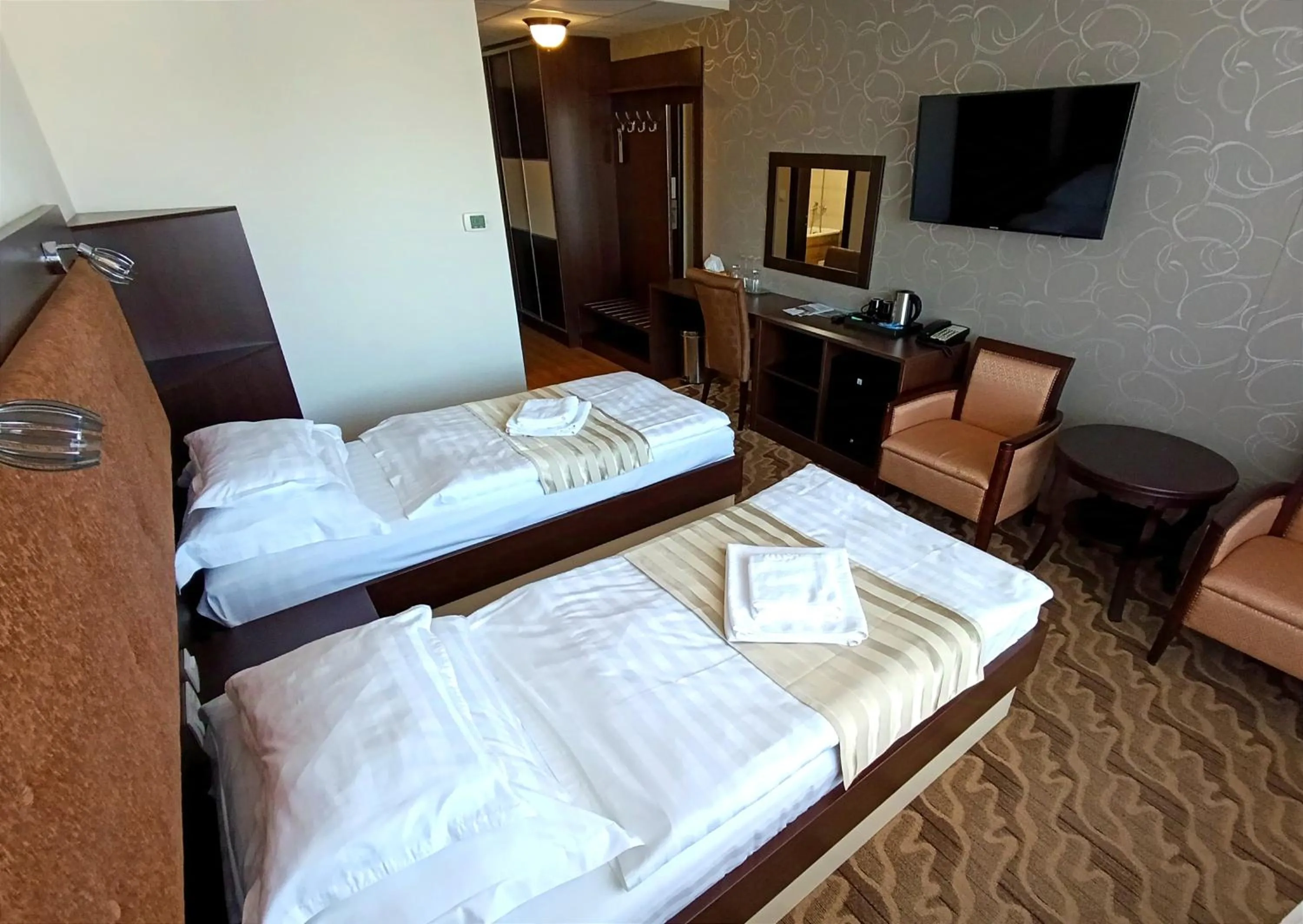 Photo of the whole room, Bed in Hotel Sun