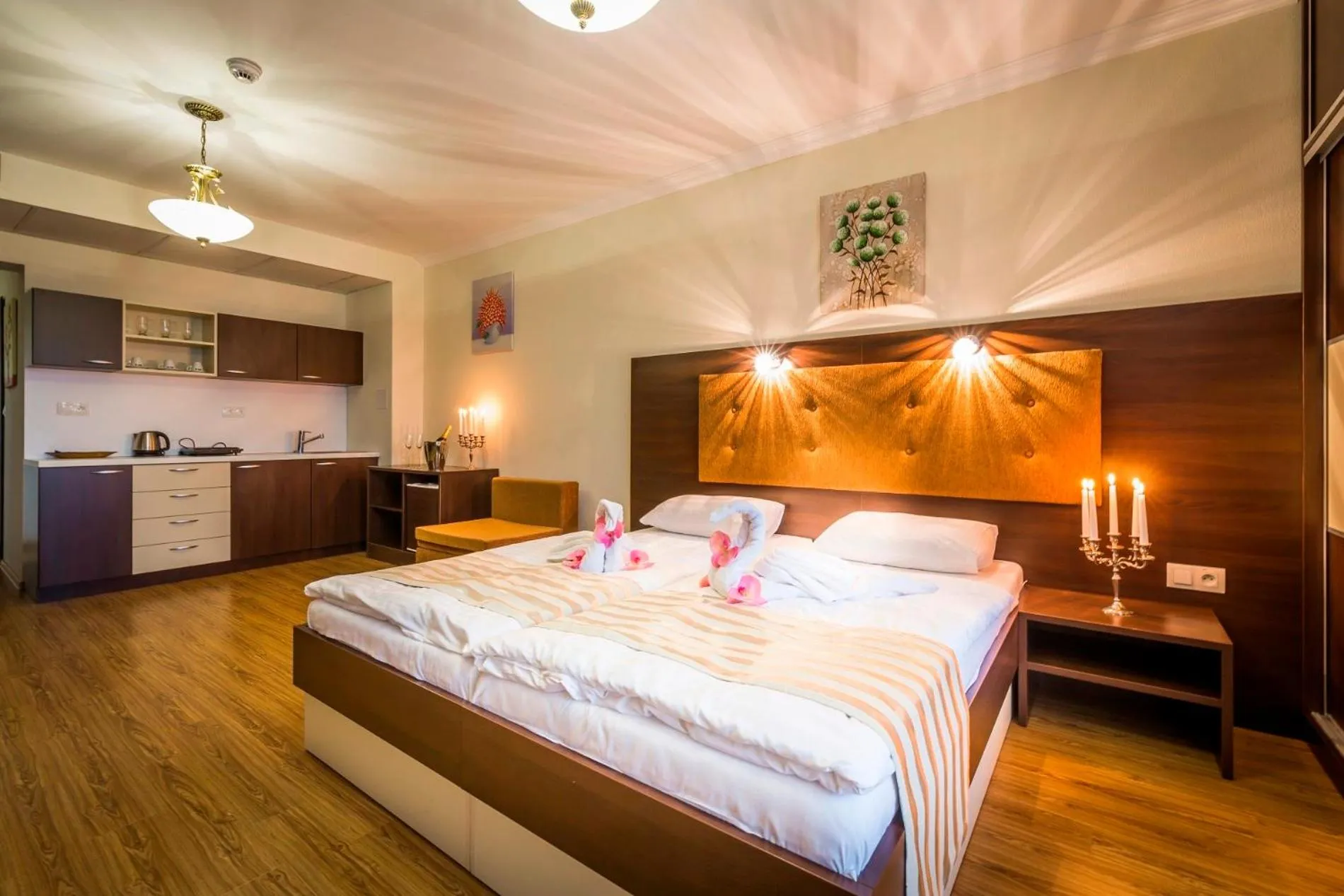 Kitchen or kitchenette, Bed in Hotel Sun