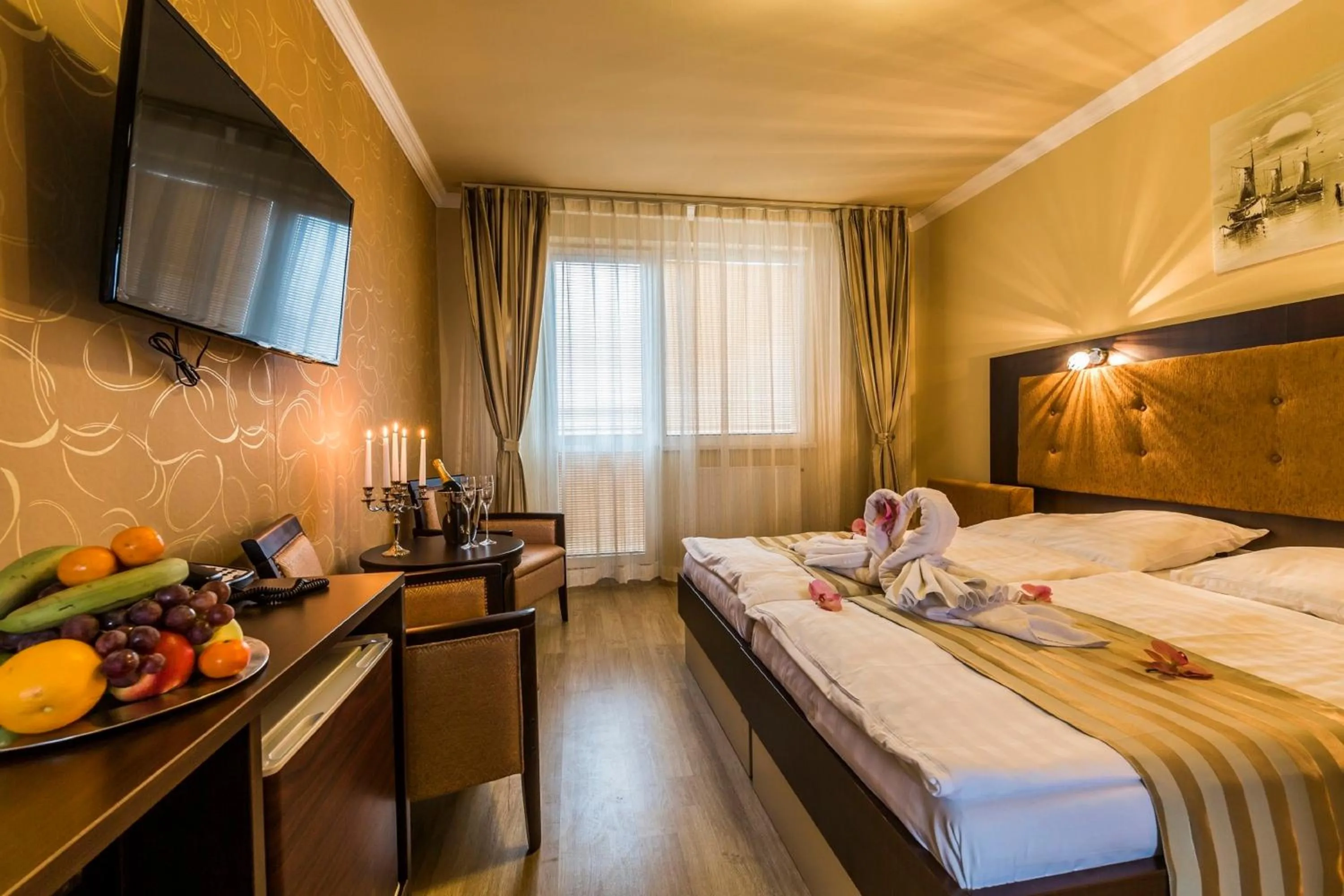 Photo of the whole room, Bed in Hotel Sun