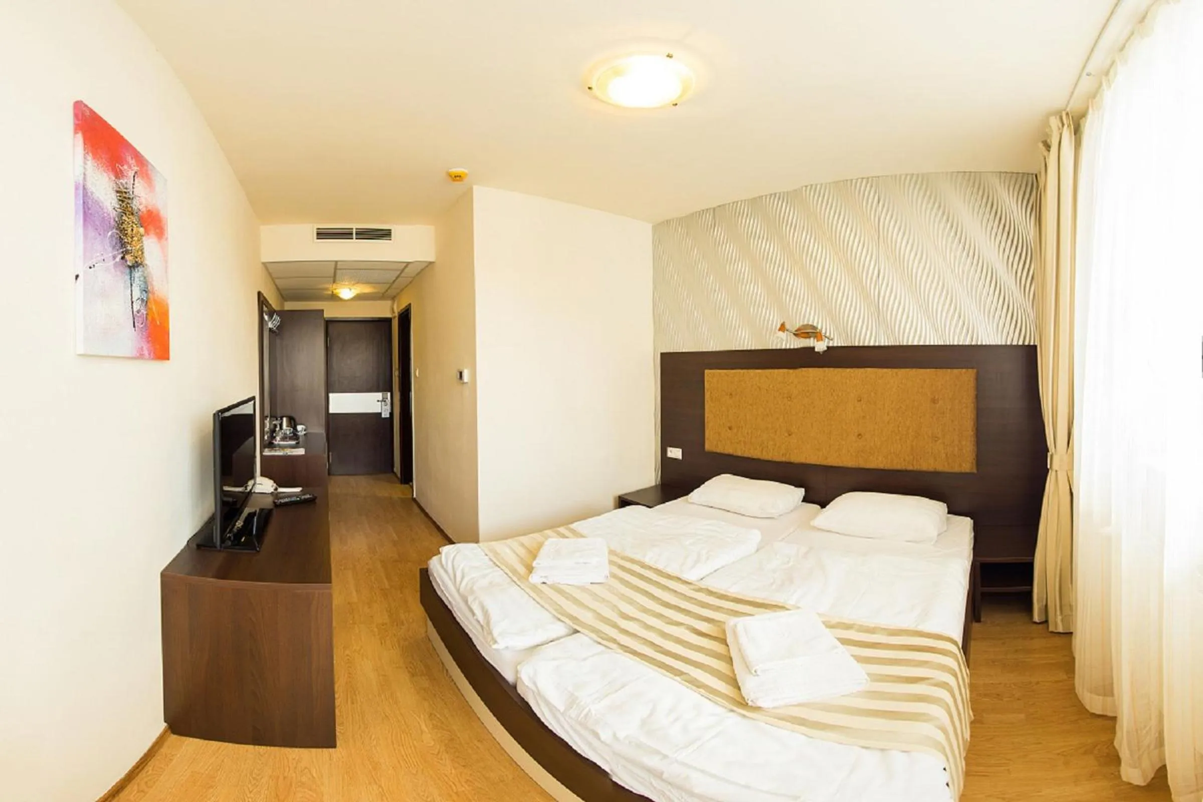 Photo of the whole room, Bed in Hotel Sun