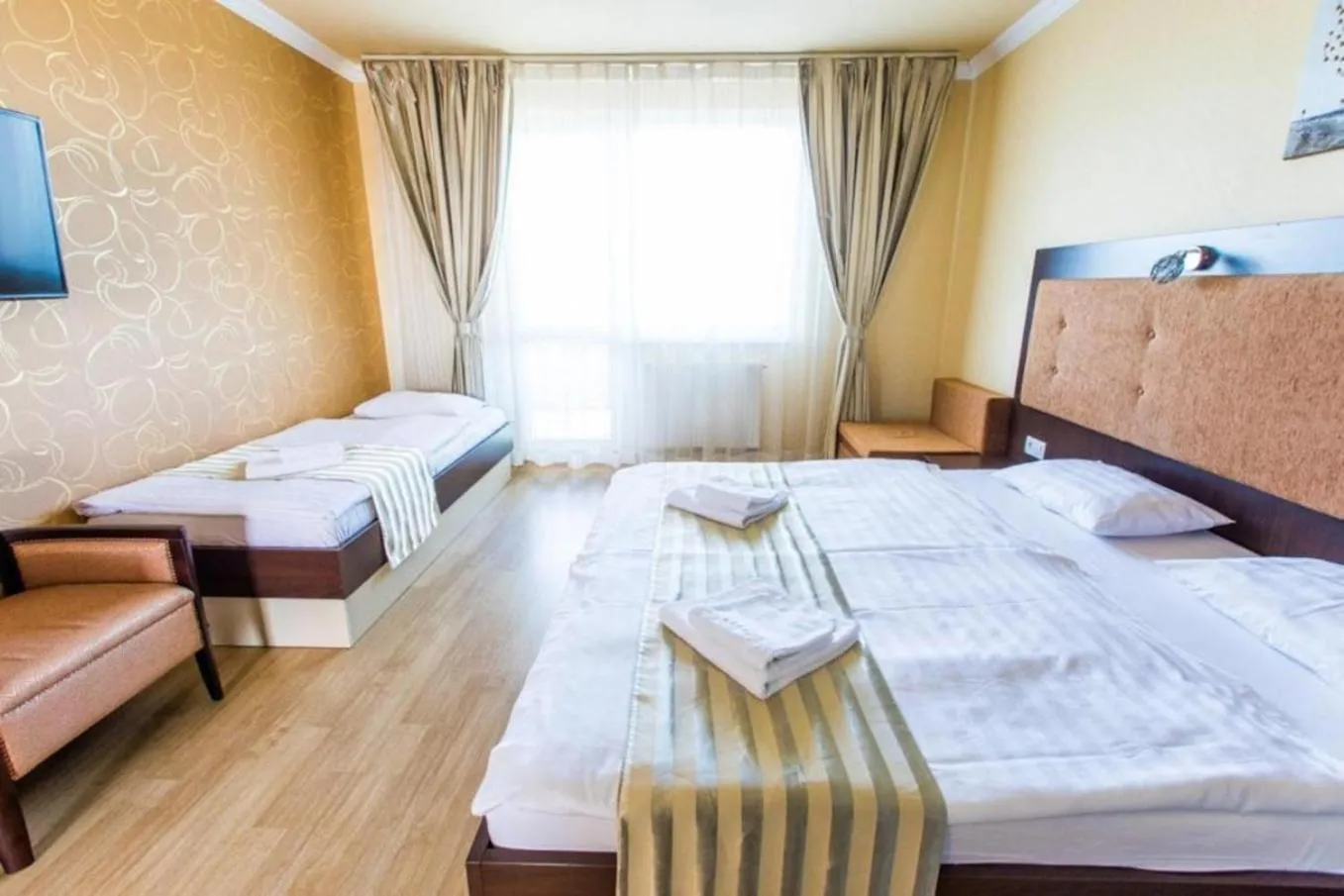 Photo of the whole room, Bed in Hotel Sun