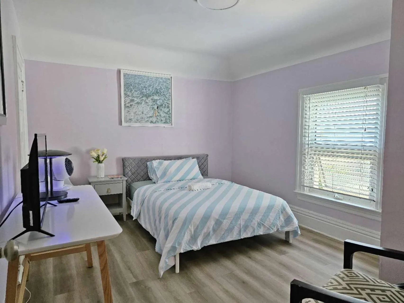 Photo of the whole room, Bed in Winnipeg Holiday