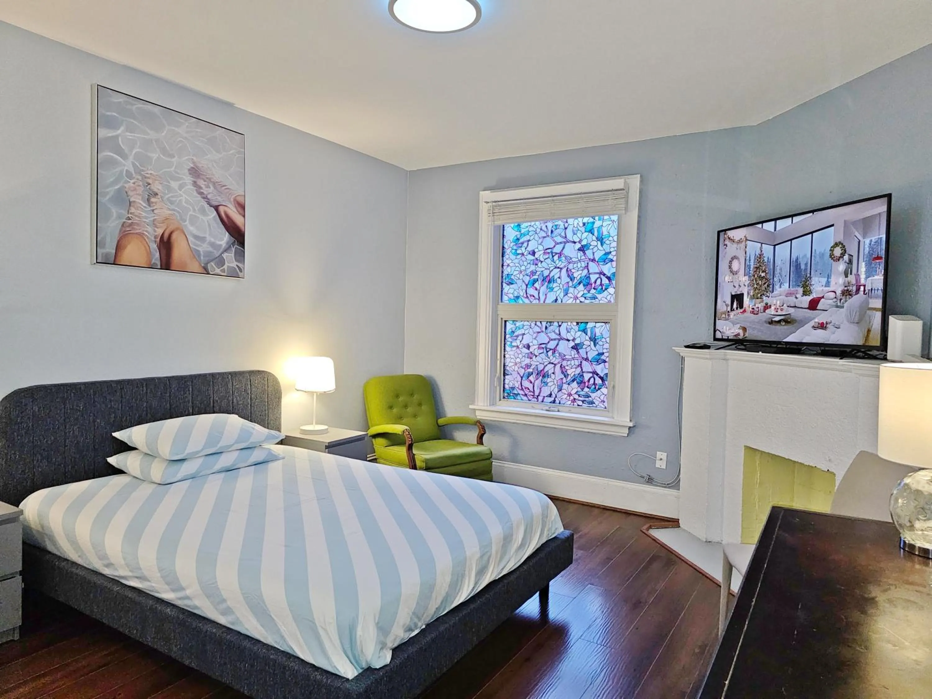 Bed in Winnipeg Holiday