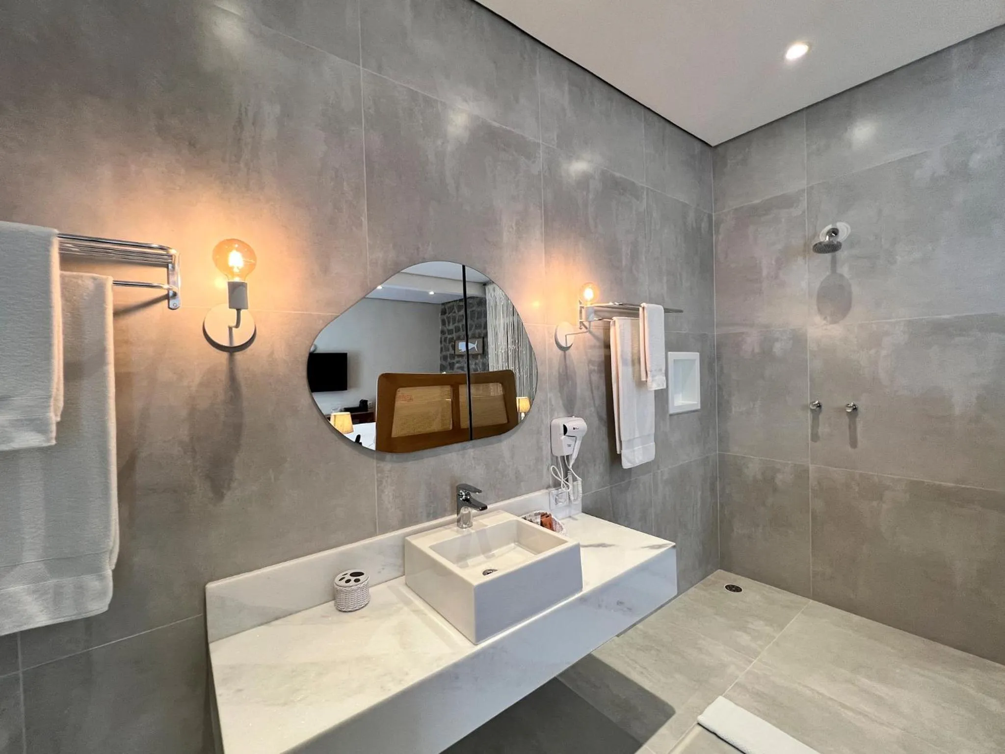 Bathroom in Barra do Piuva Porto Hotel