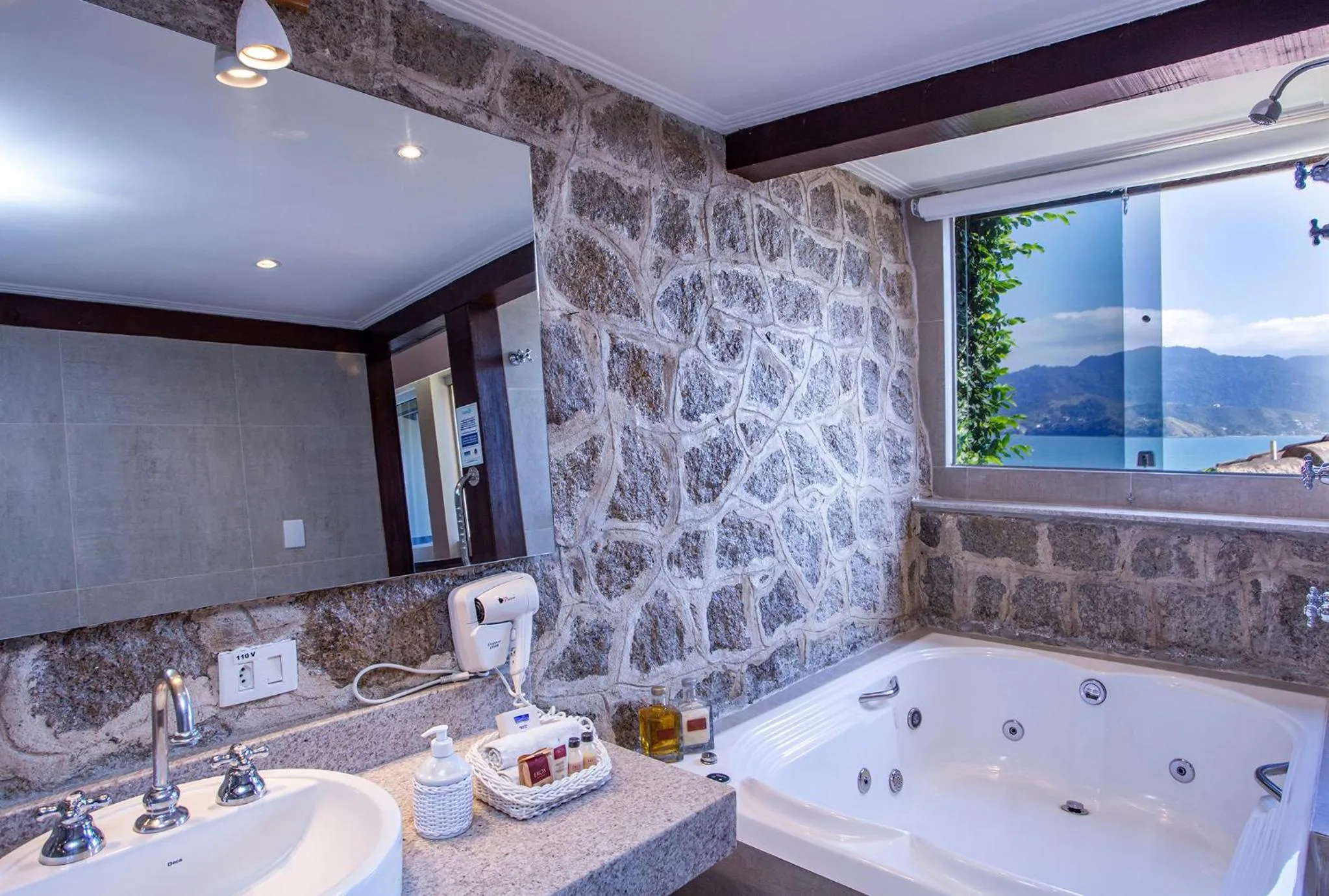 Hot Tub in Barra do Piuva Porto Hotel