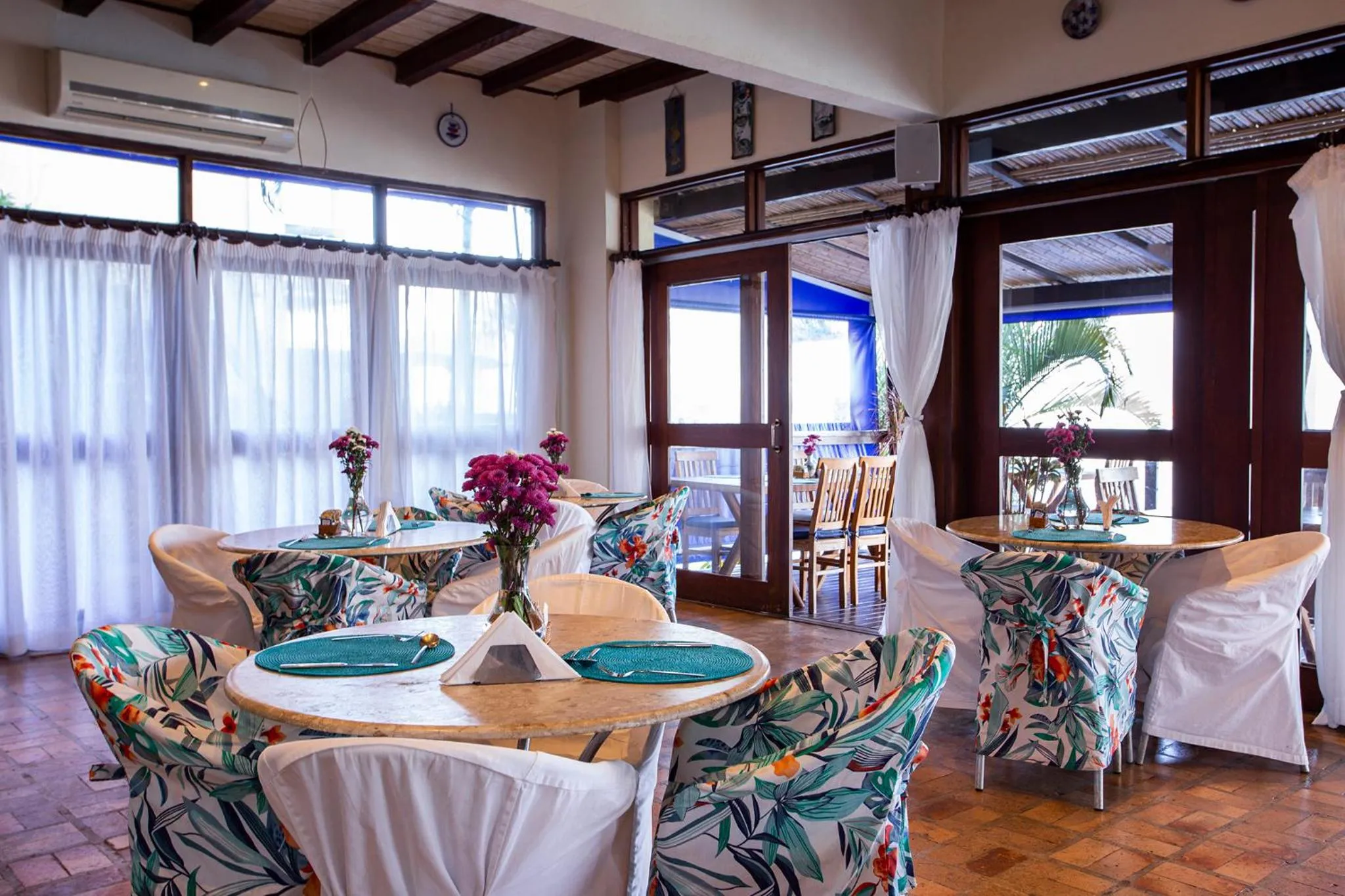 Restaurant/places to eat in Barra do Piuva Porto Hotel