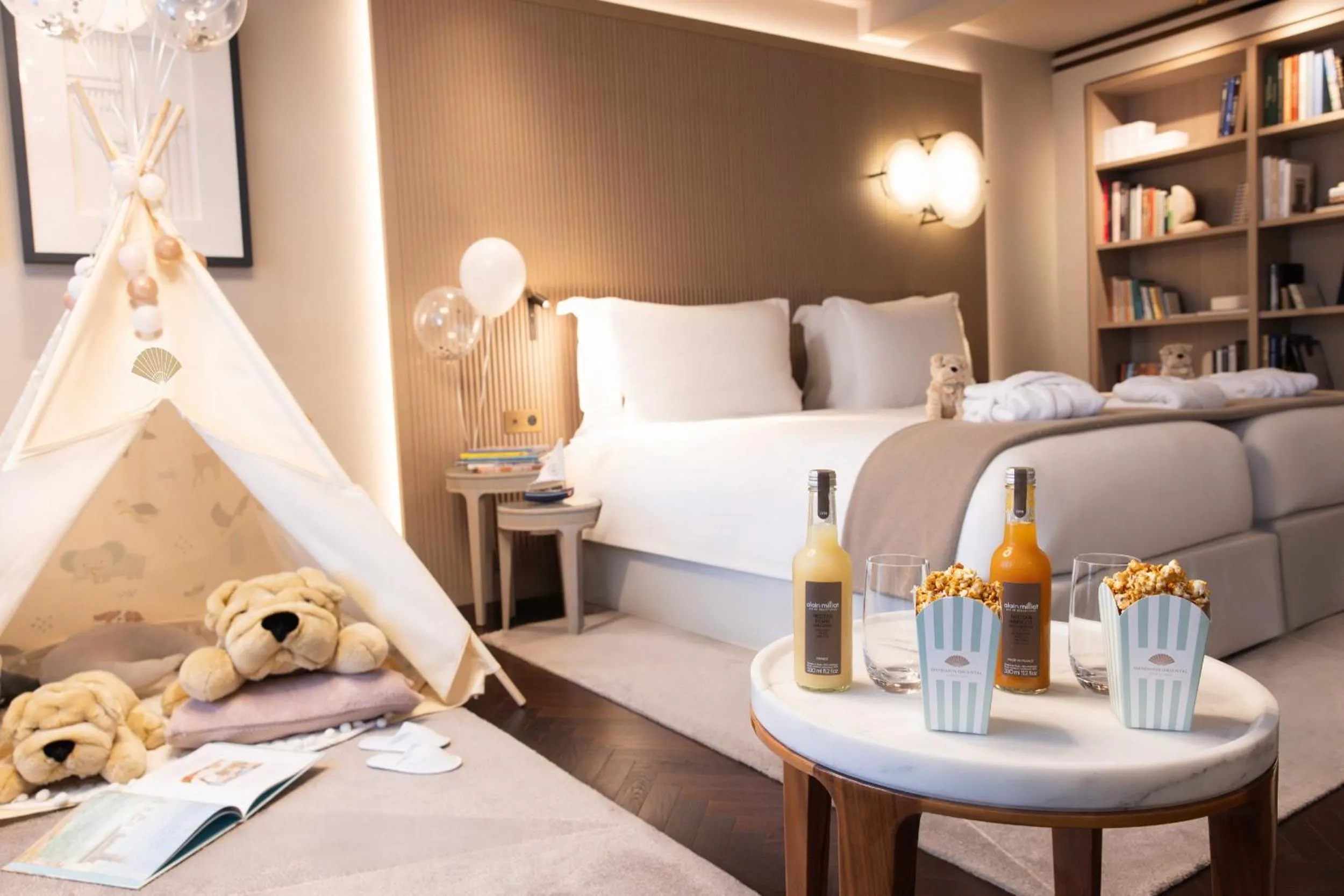Bedroom, Bed in Mandarin Oriental Lutetia, Paris