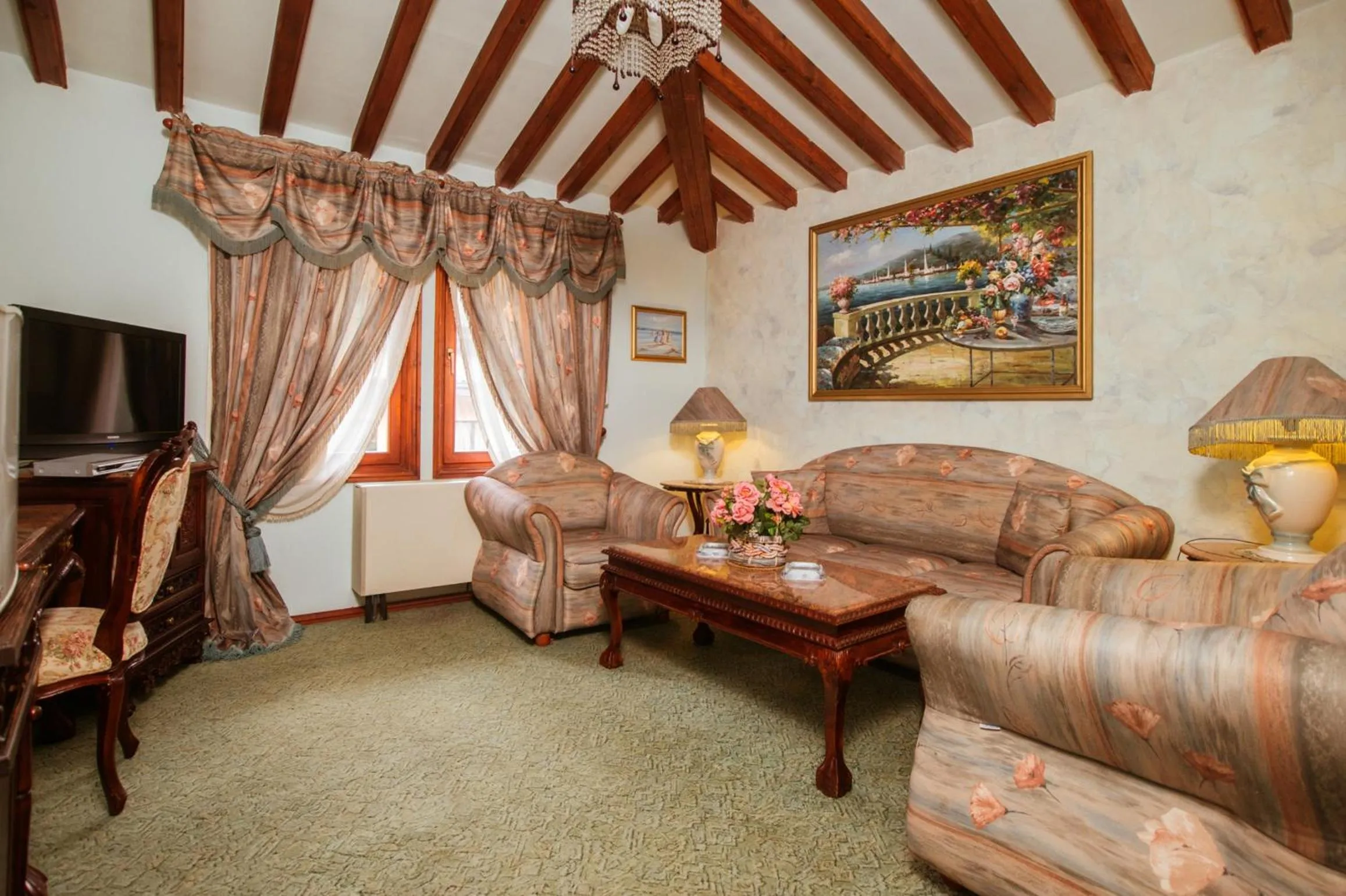 Photo of the whole room in Dallas Residence