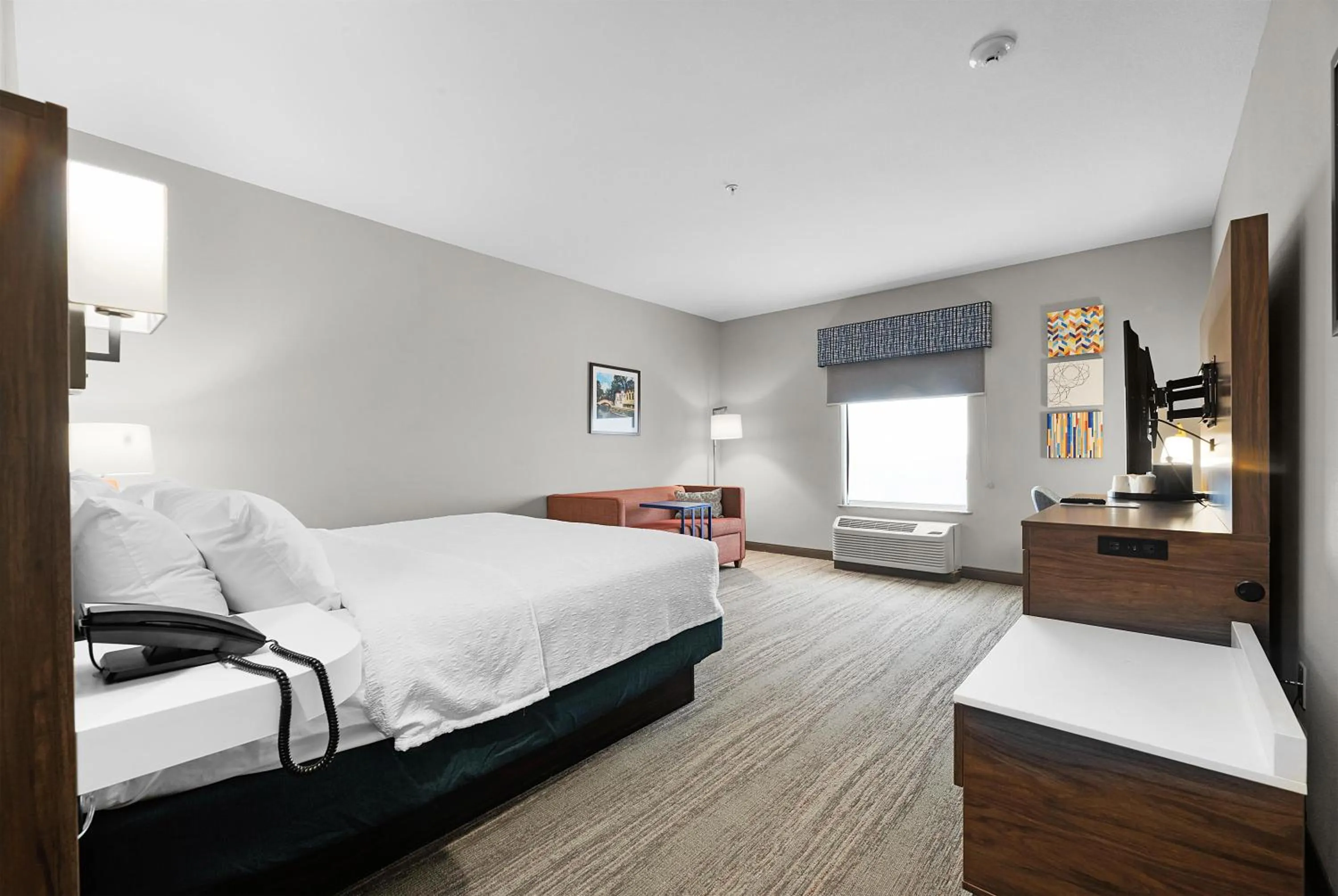 Bed in Hampton Inn & Suites New Braunfels