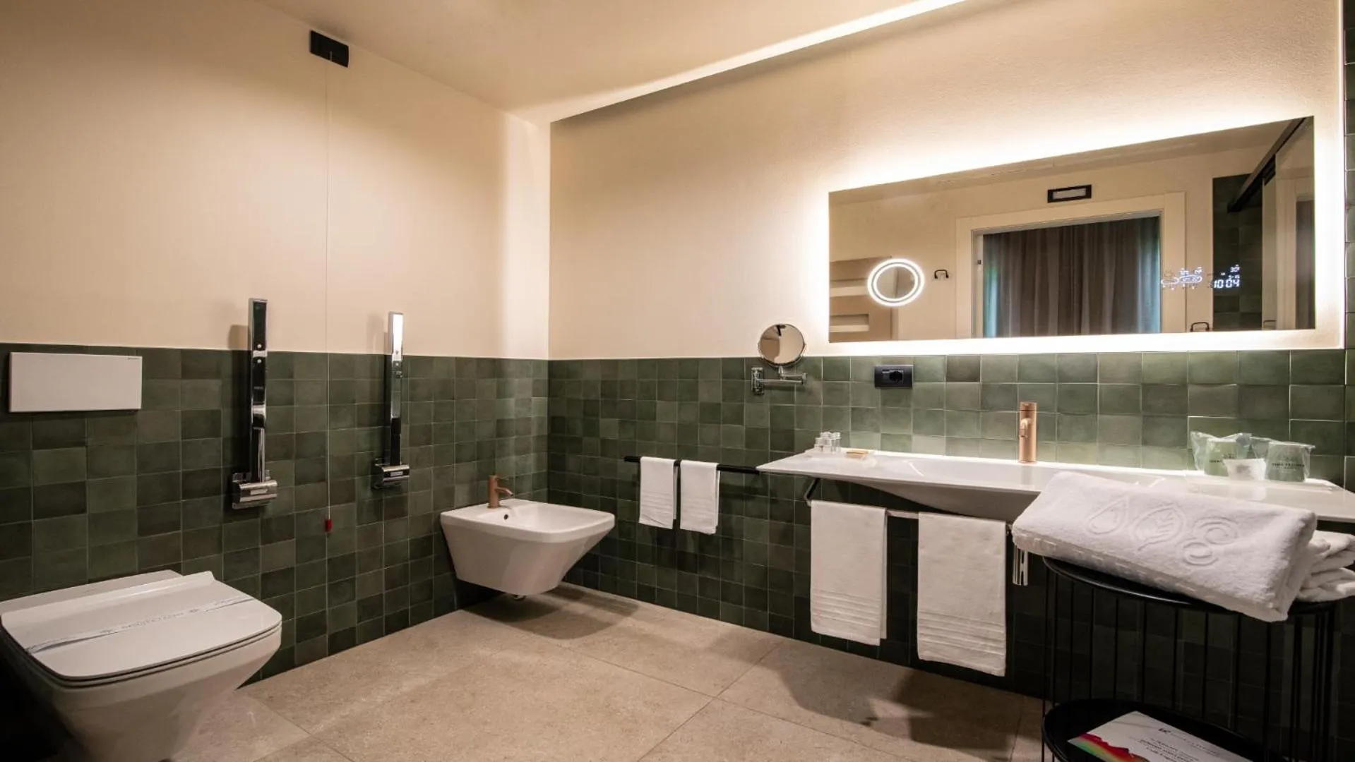 Toilet in Terme Preistoriche Resort & Spa