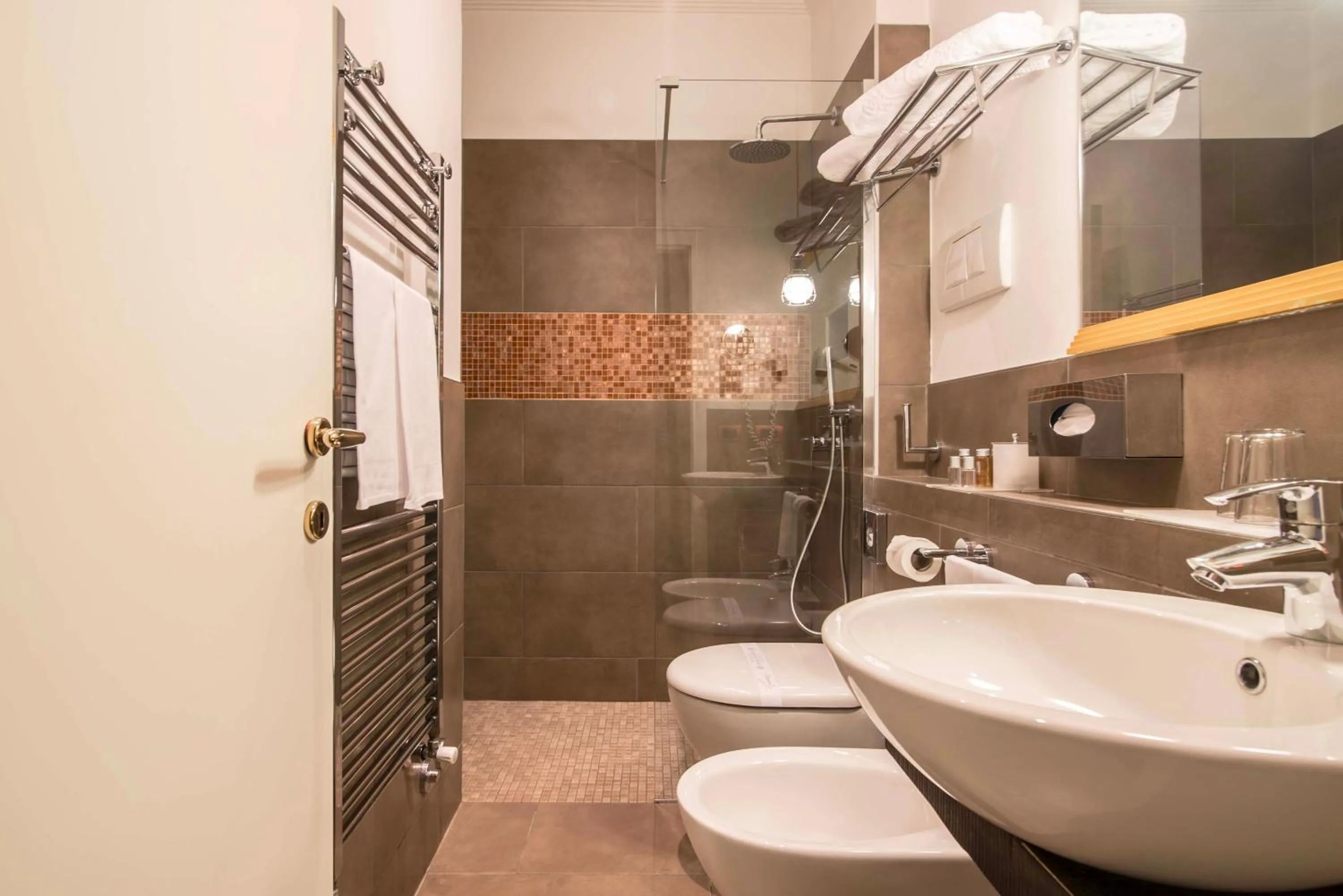 Shower in Terme Preistoriche Resort & Spa