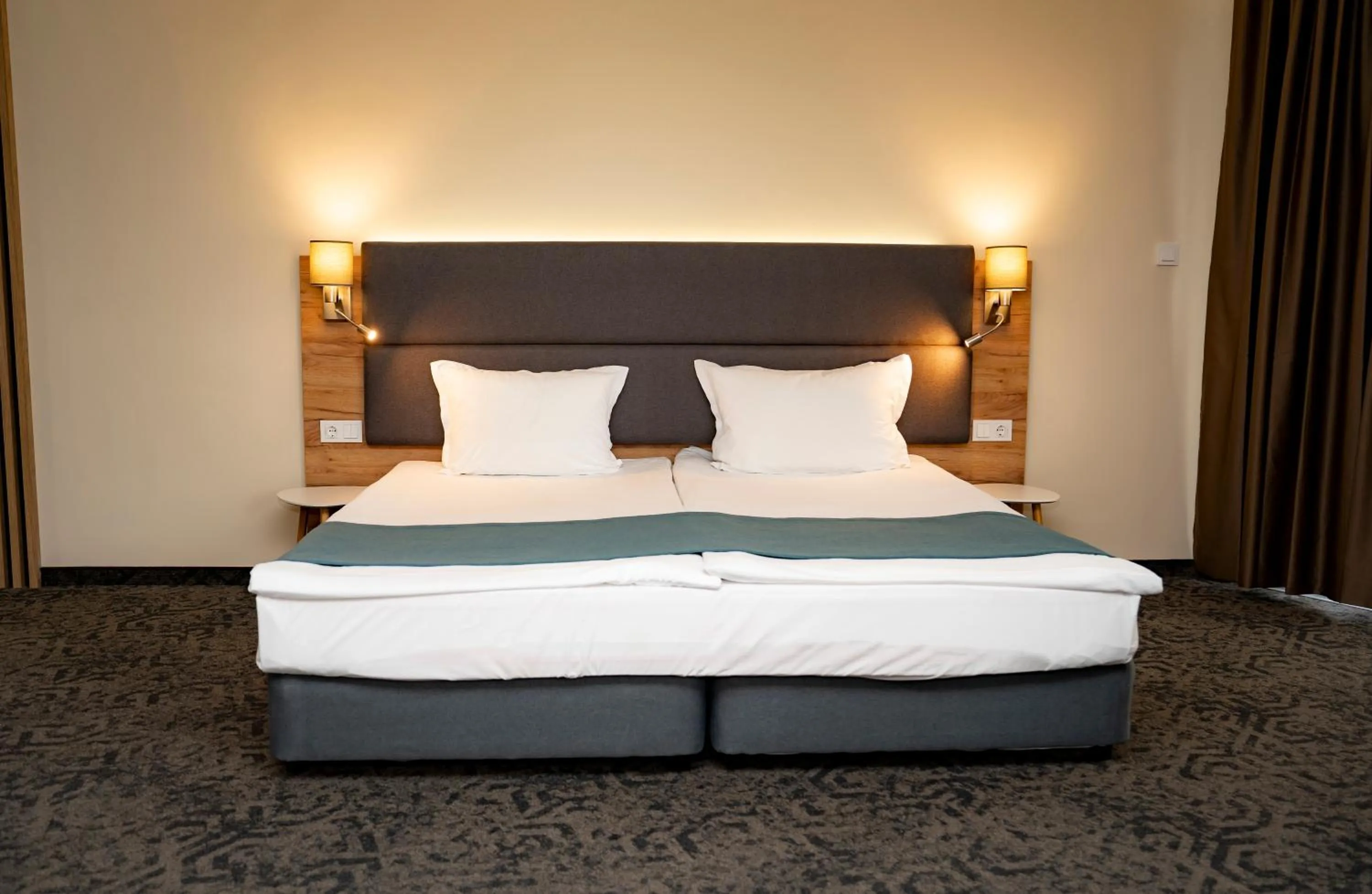 Bedroom, Bed in Aqua Hotel