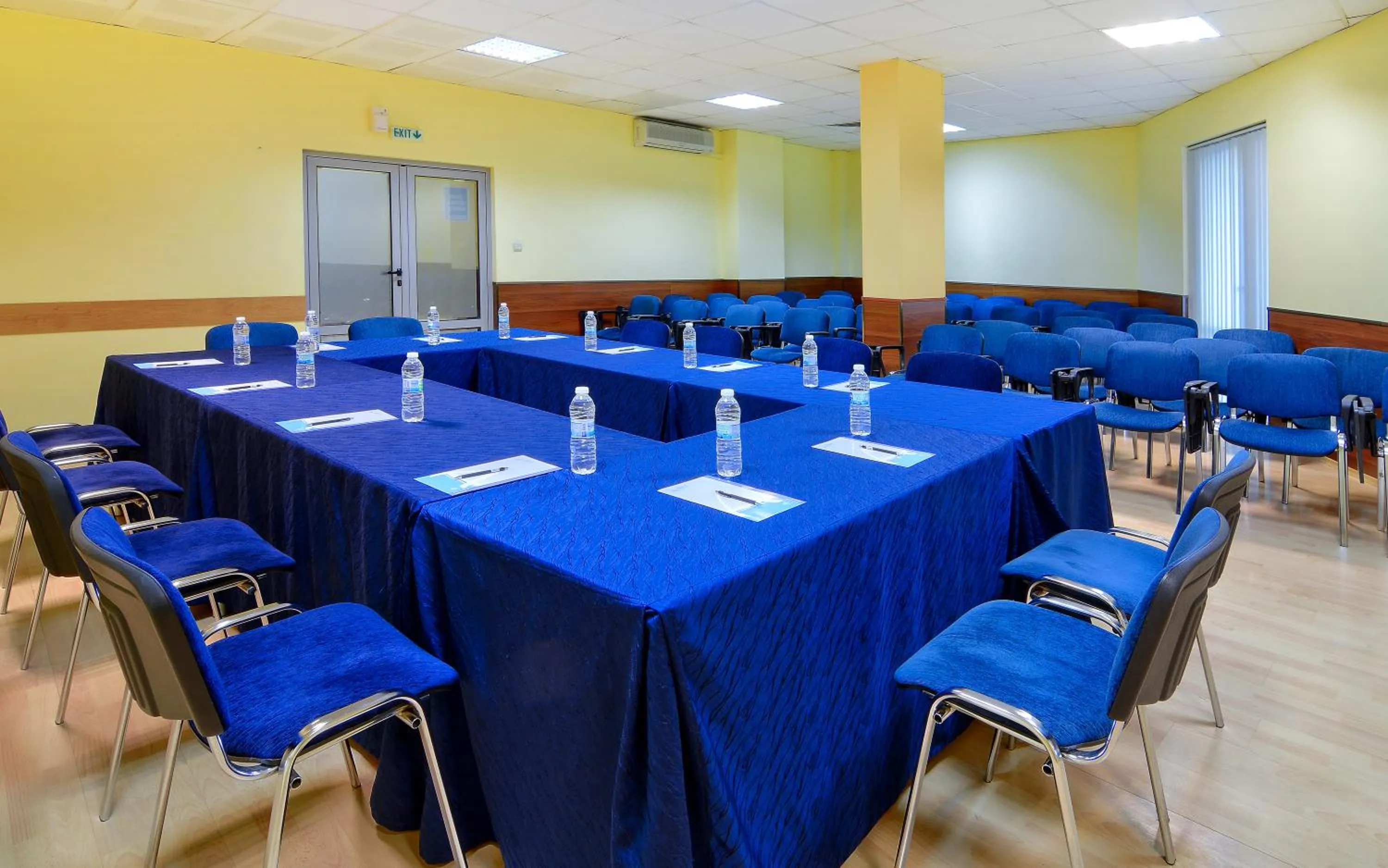 Business facilities in Aqua Hotel