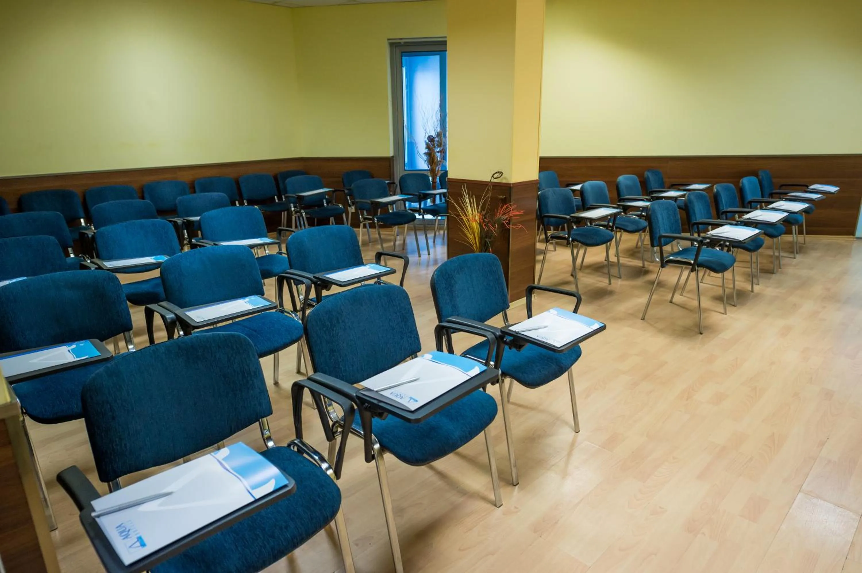 Business facilities in Aqua Hotel