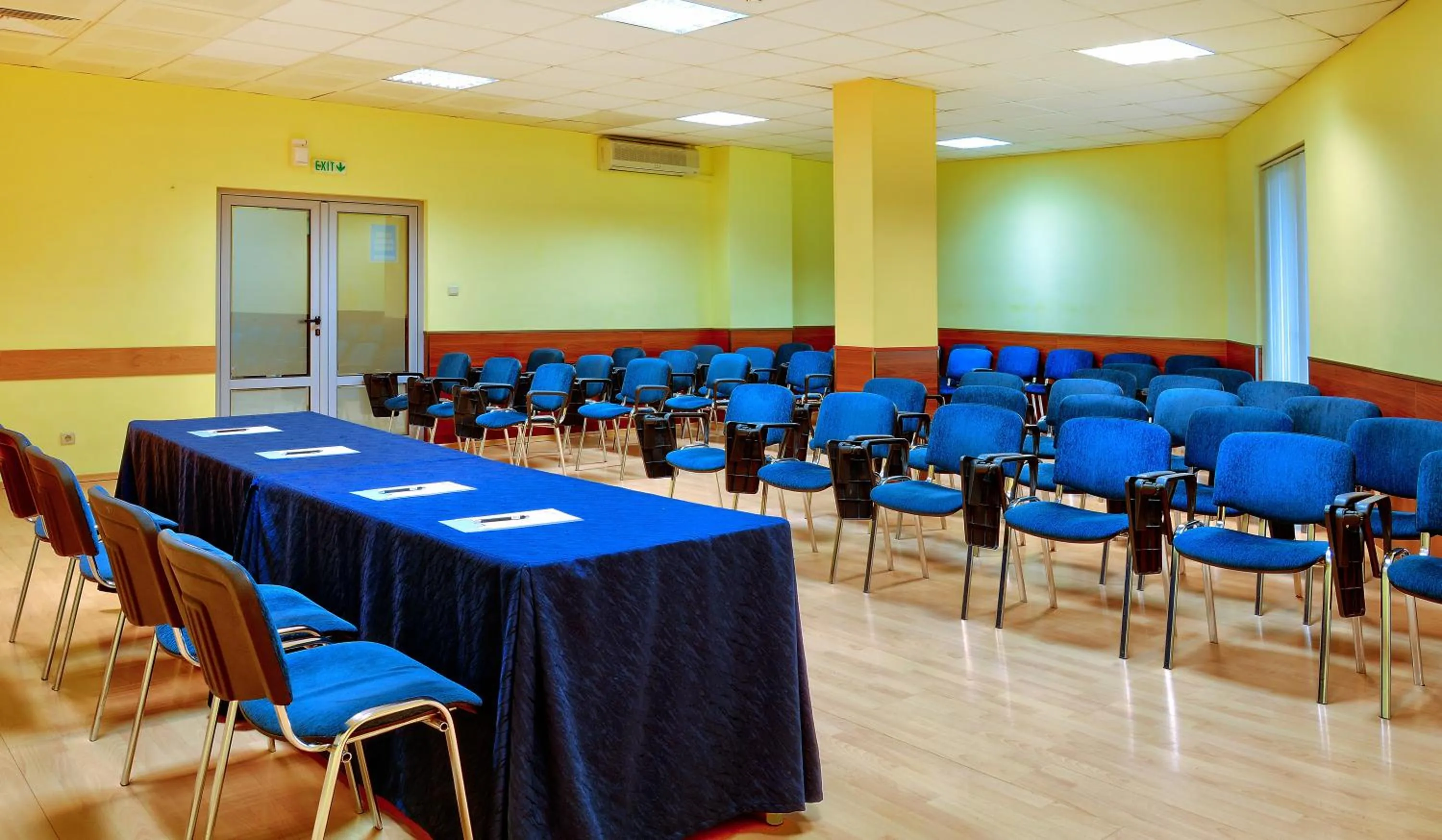 Business facilities in Aqua Hotel