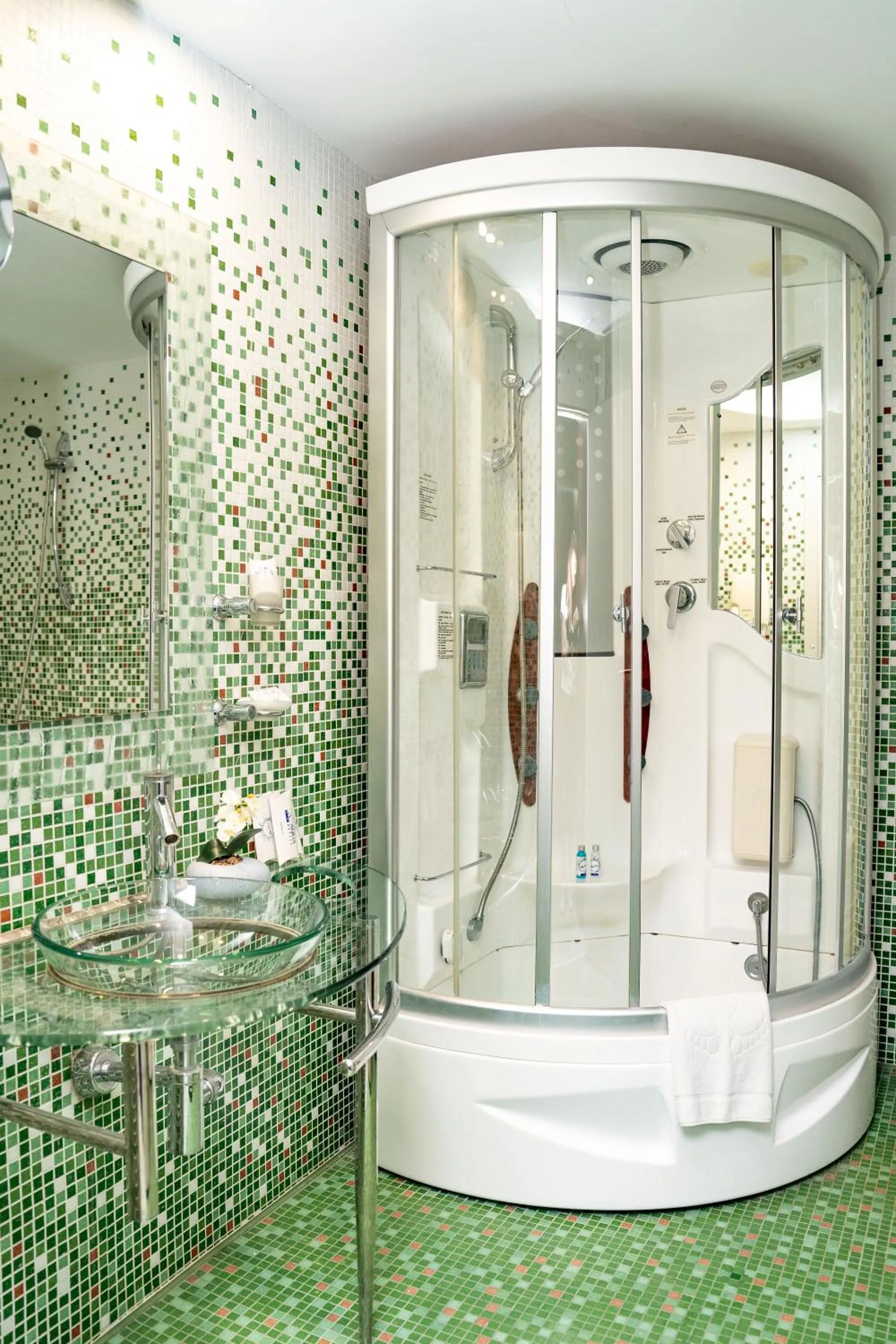 Shower in Aqua Hotel