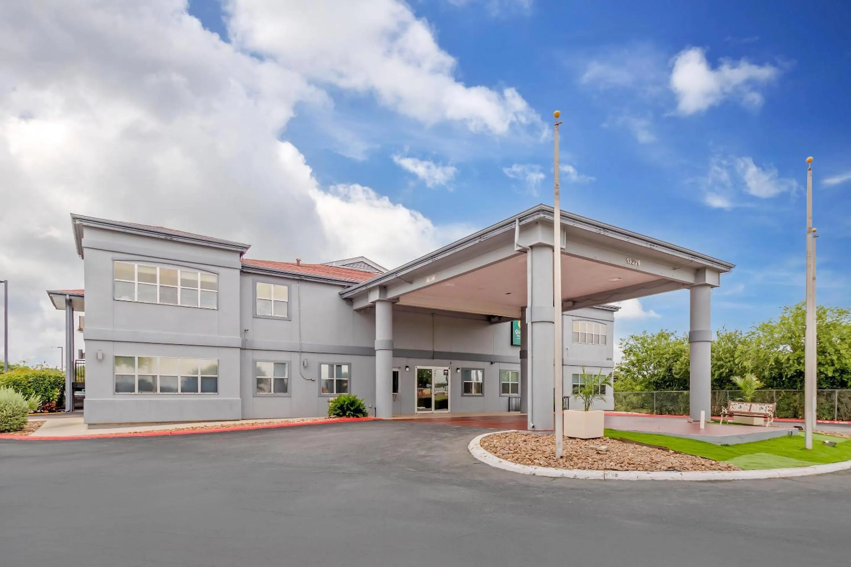 Property building in Quality Inn & Suites I-10 near Fiesta Texas