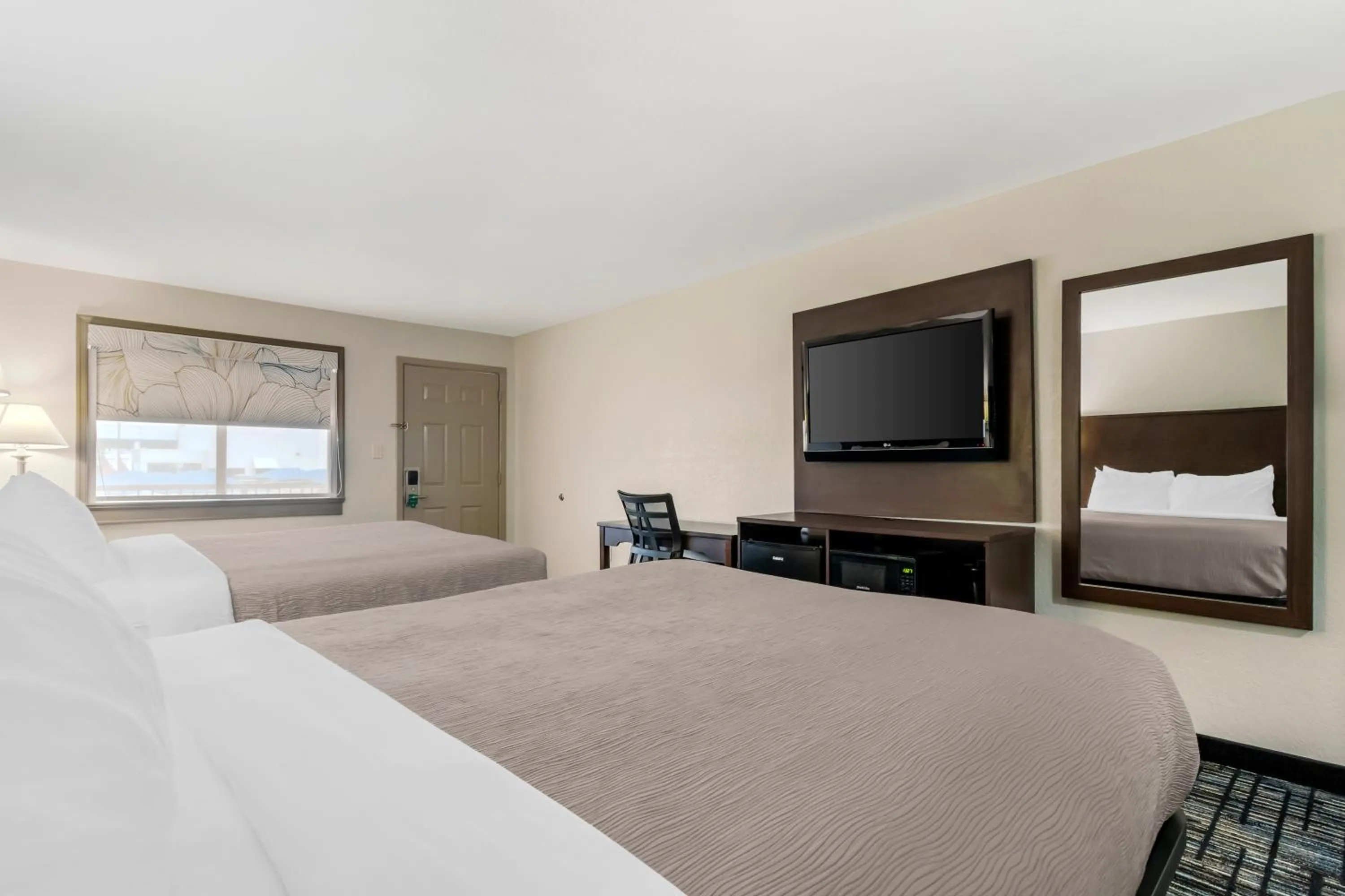 Bed in Quality Inn & Suites I-10 near Fiesta Texas