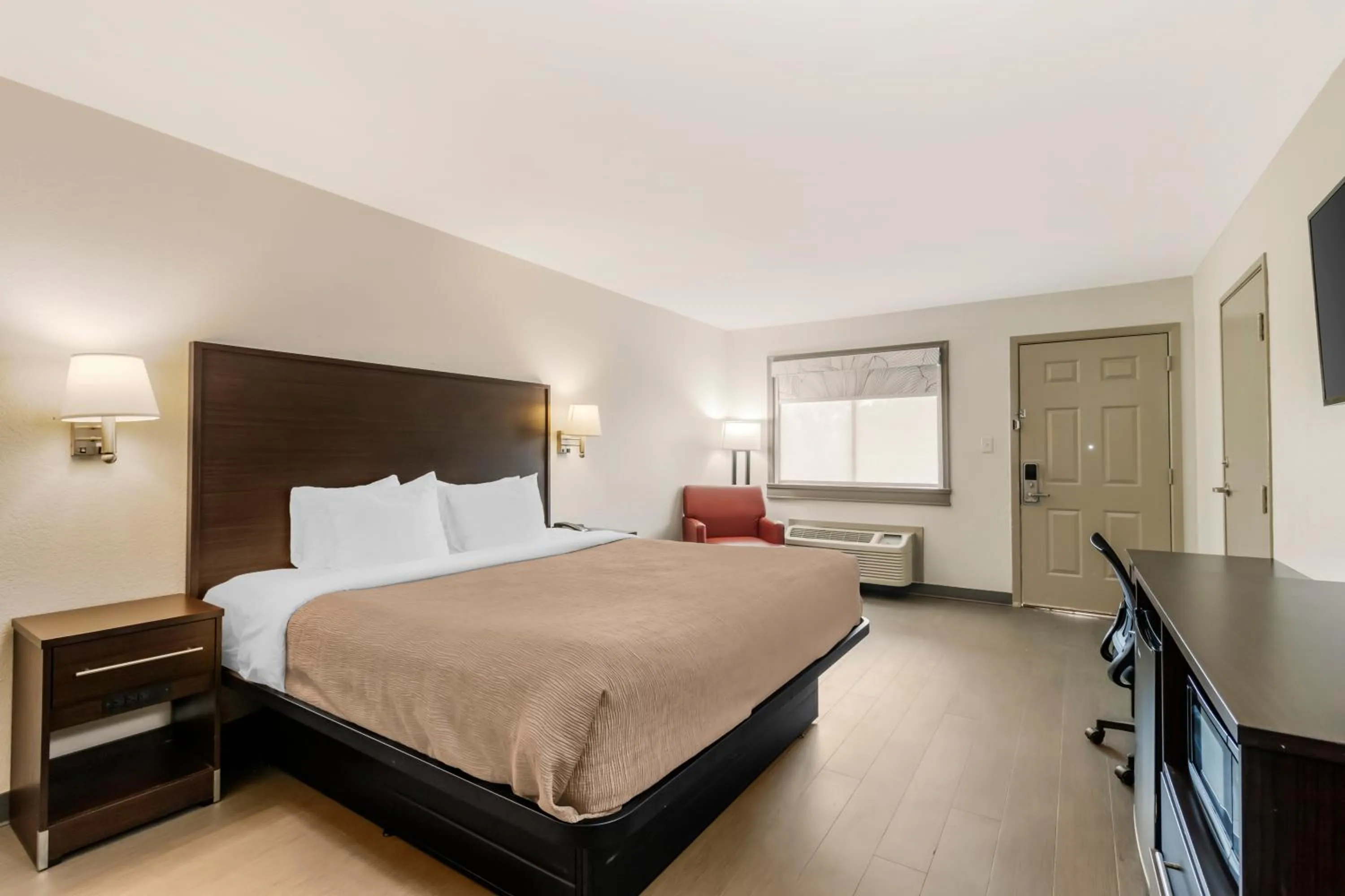 Photo of the whole room, Bed in Quality Inn & Suites I-10 near Fiesta Texas