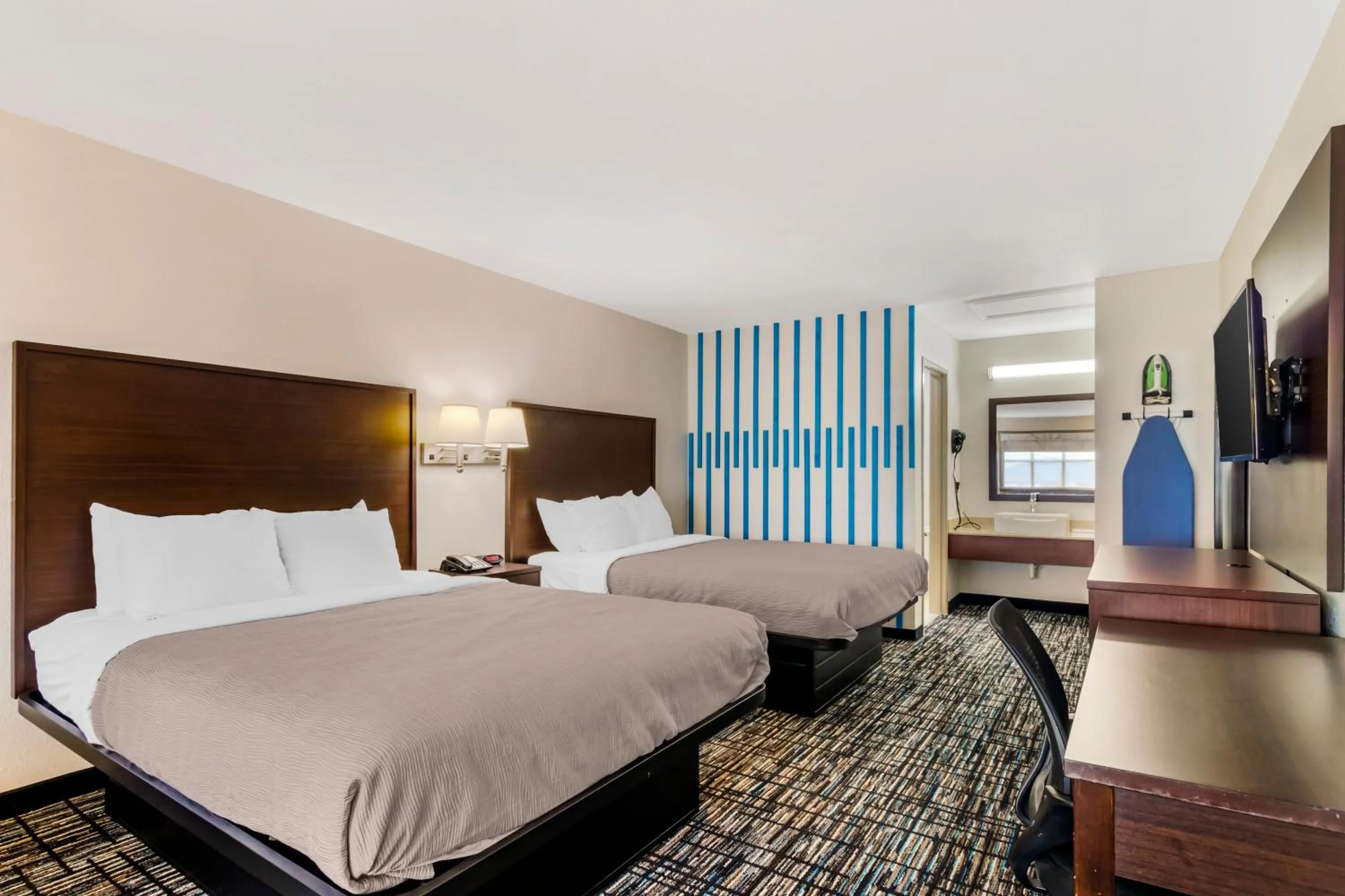 Bed in Quality Inn & Suites I-10 near Fiesta Texas
