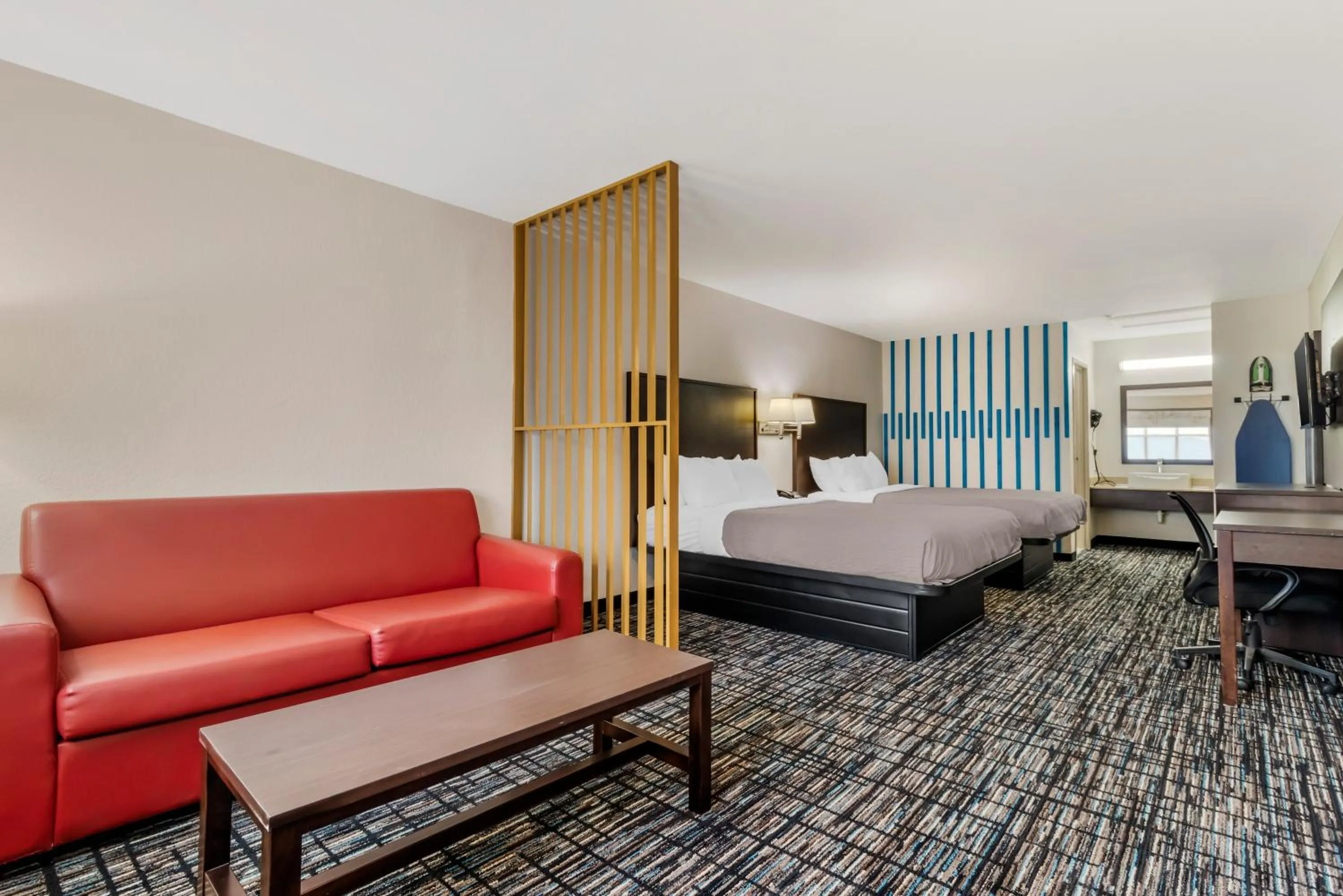 Seating area, Bed in Quality Inn & Suites I-10 near Fiesta Texas