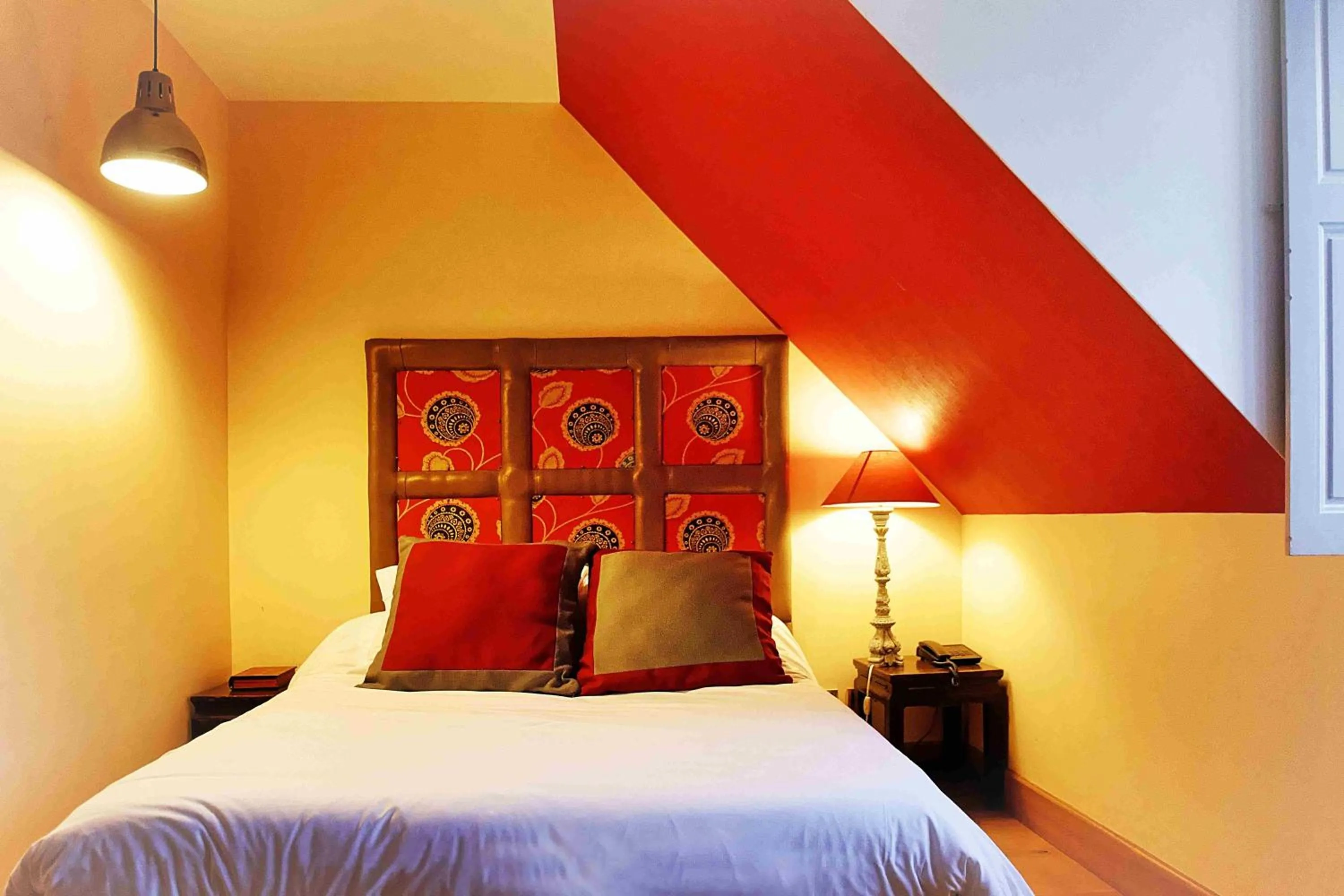 Photo of the whole room, Bed in Logis Hôtel Le Relais Louis XI