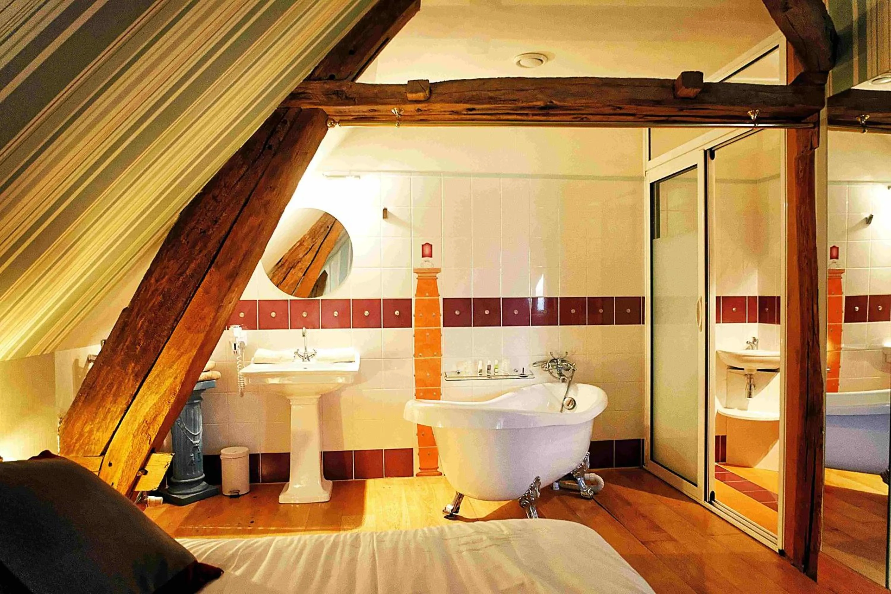 Decorative detail, Bed in Logis Hôtel Le Relais Louis XI