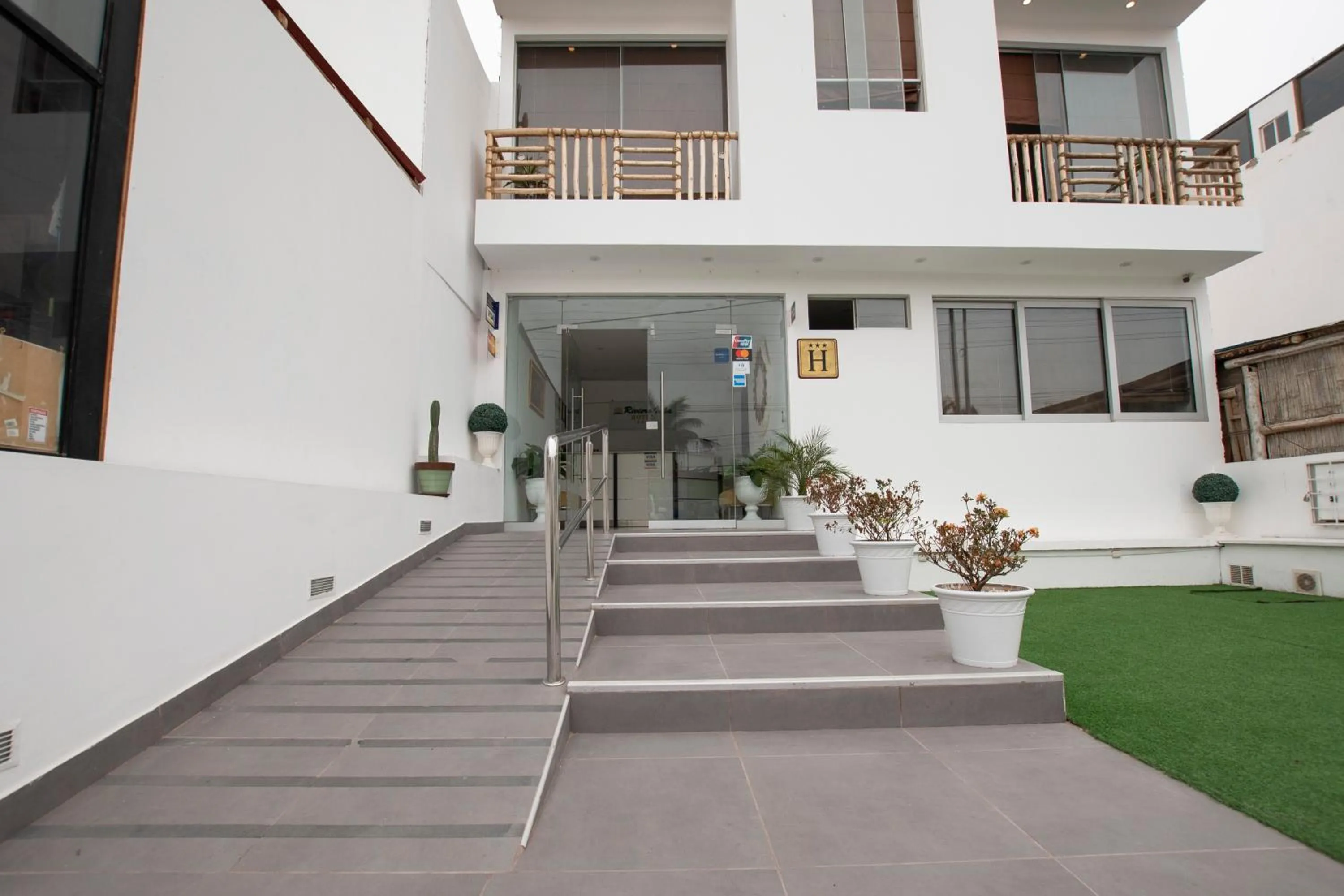 Facade/entrance in Hotel Riviera Inka Paracas