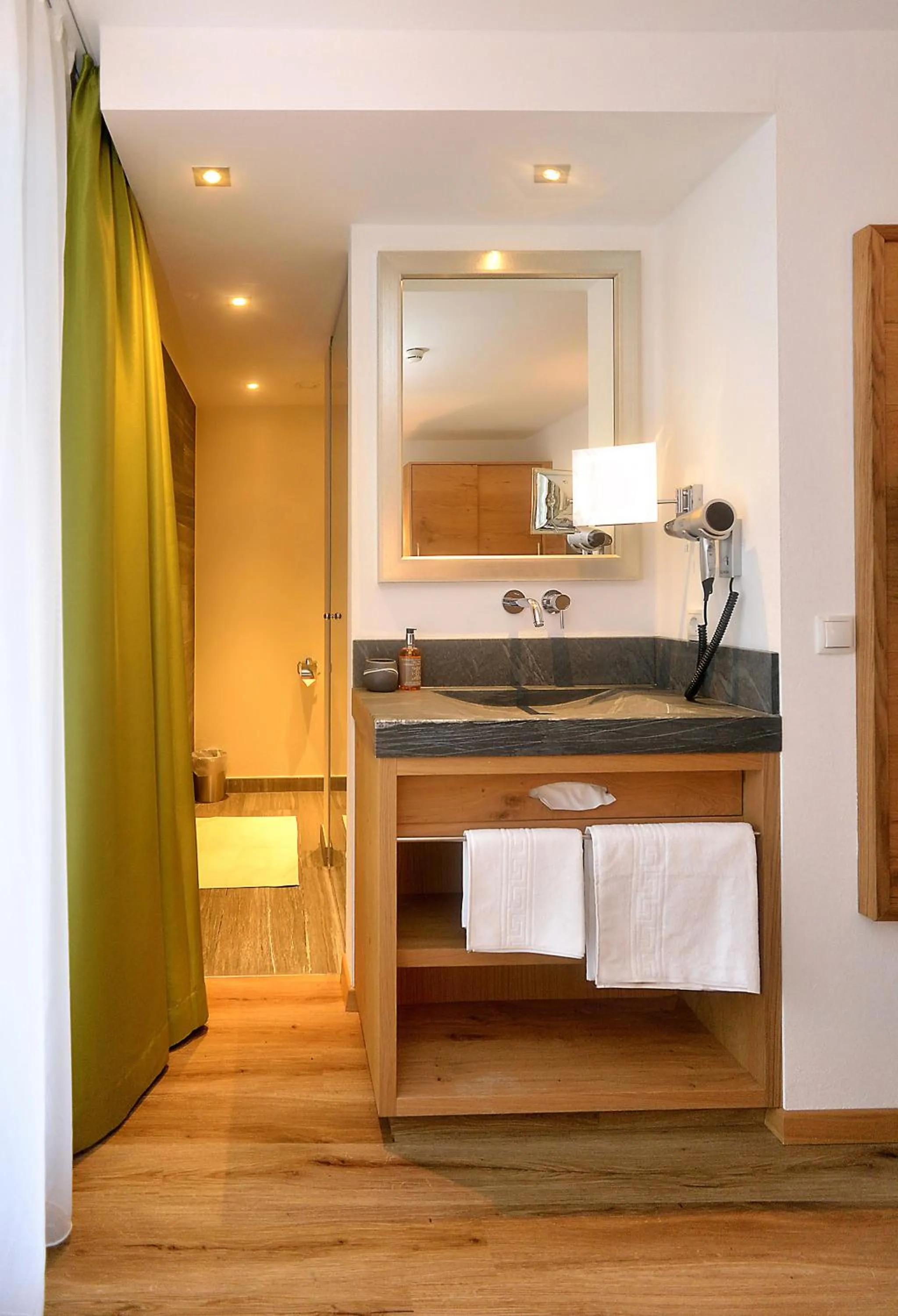 Bathroom in Hotel Garni Fimba