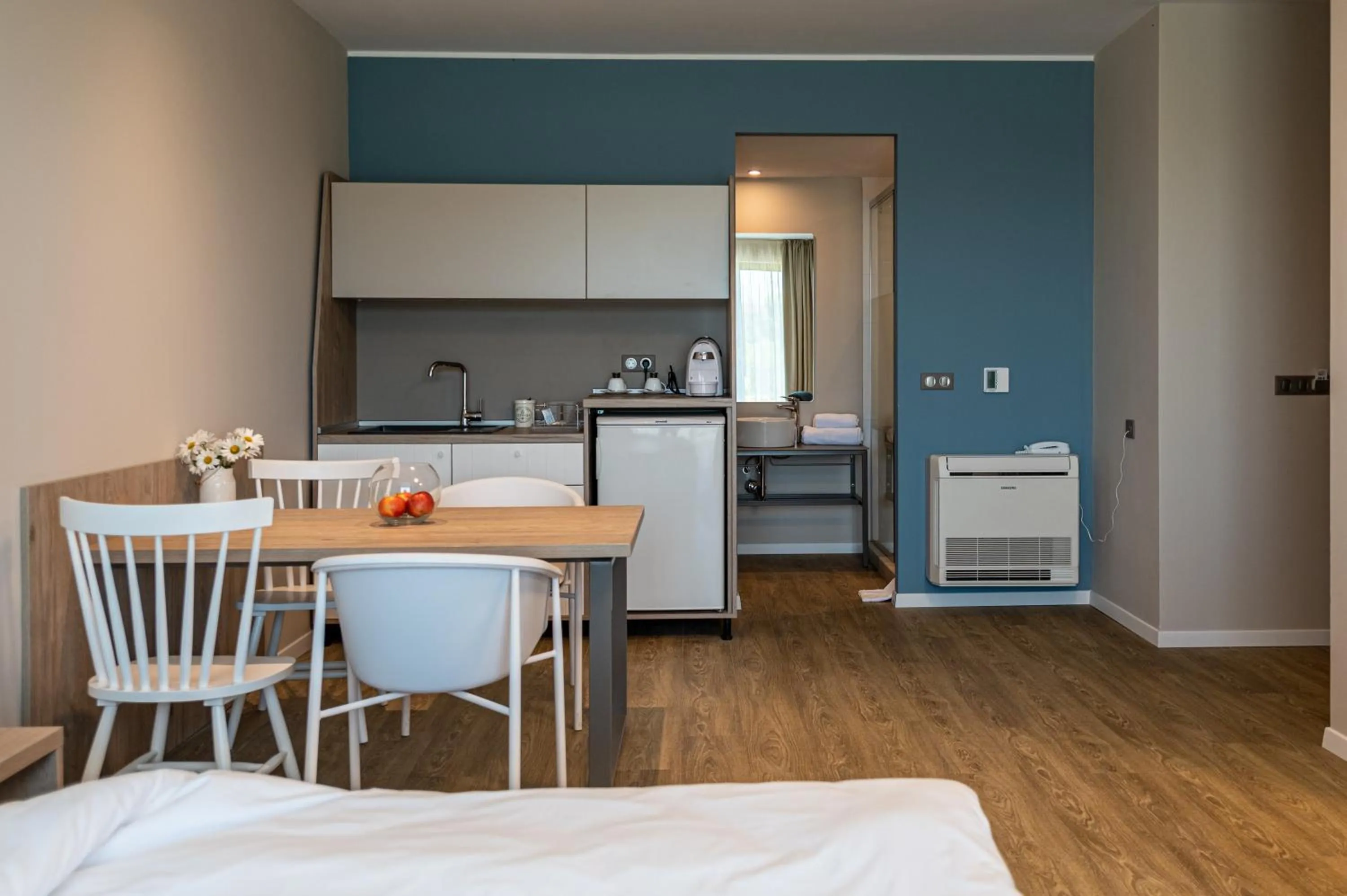 Romance Hotel and Family Suites