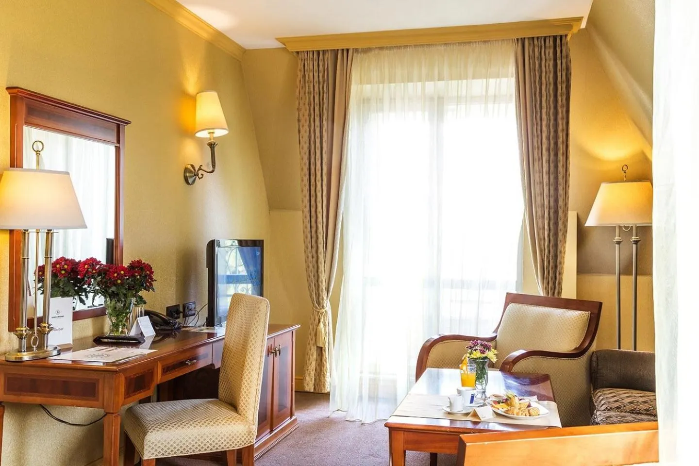 Romance Hotel and Family Suites