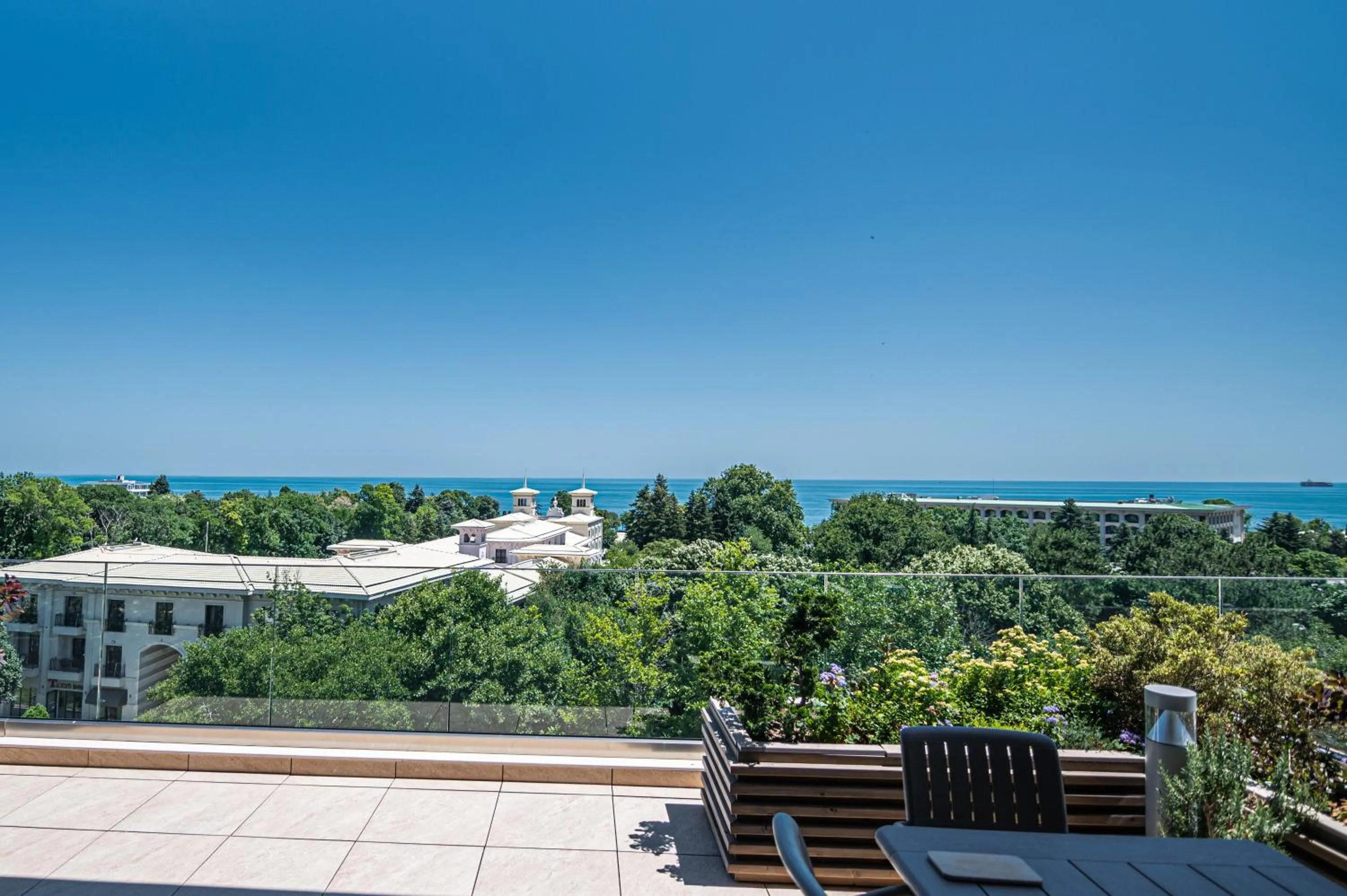 Romance Hotel and Family Suites